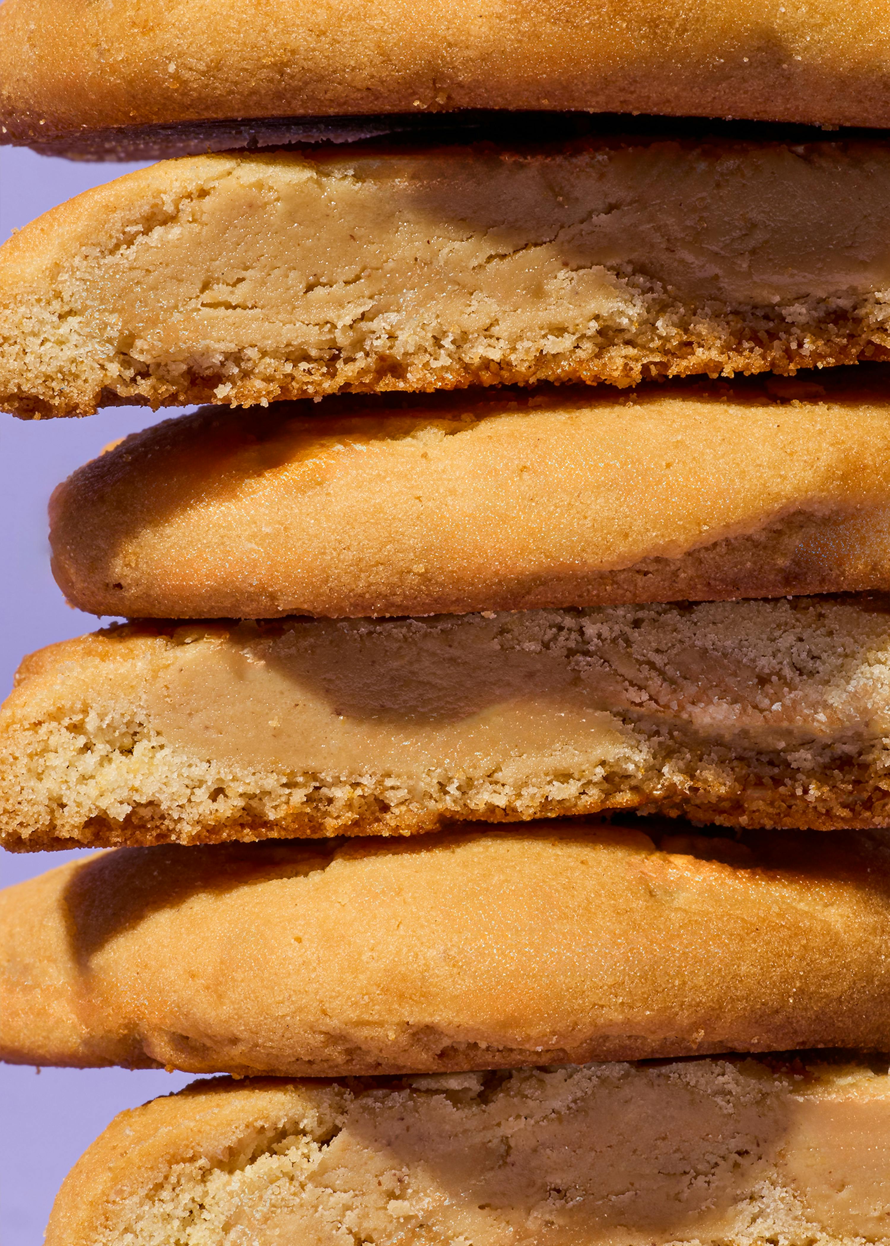 une pile de biscuits empilés les uns sur les autres