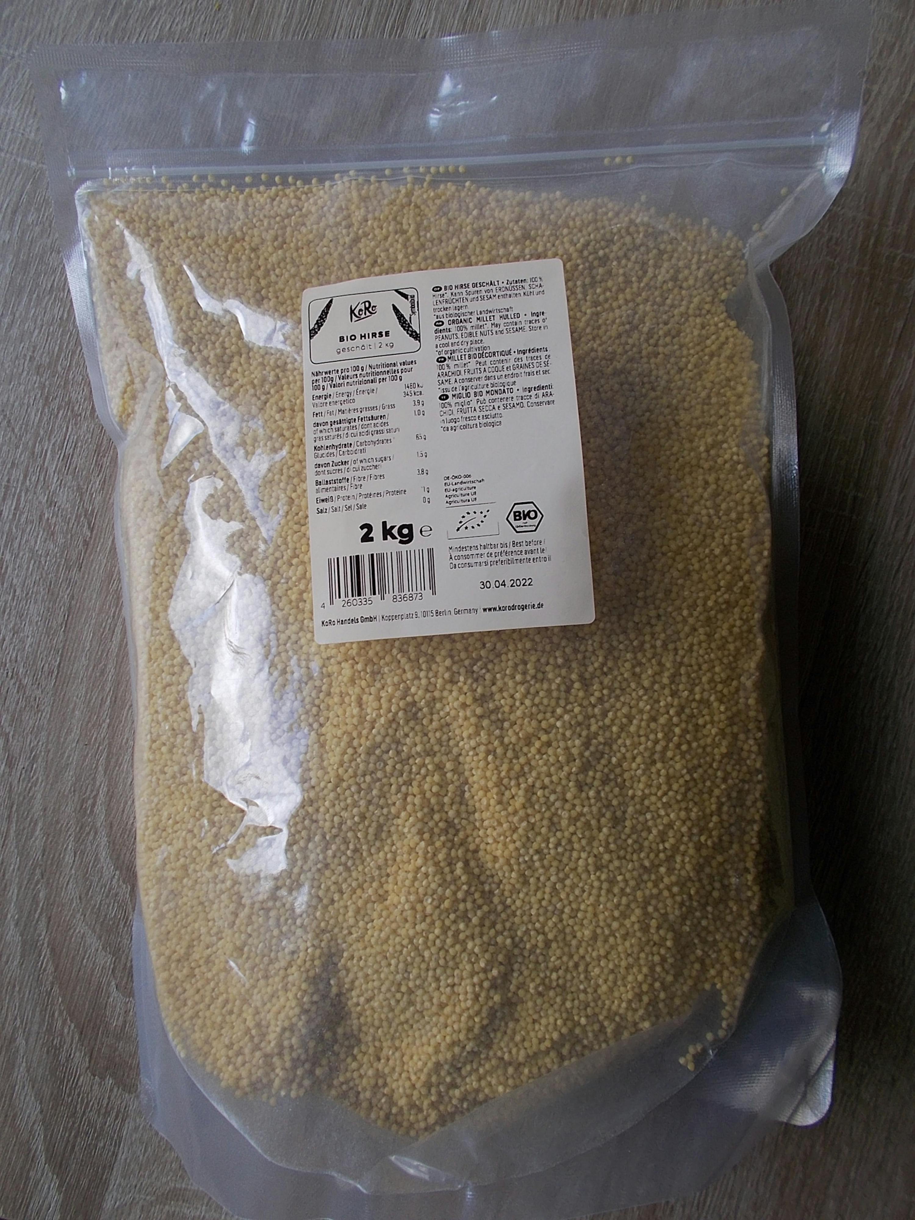 a bag of grains with a label that says 2 kg on it