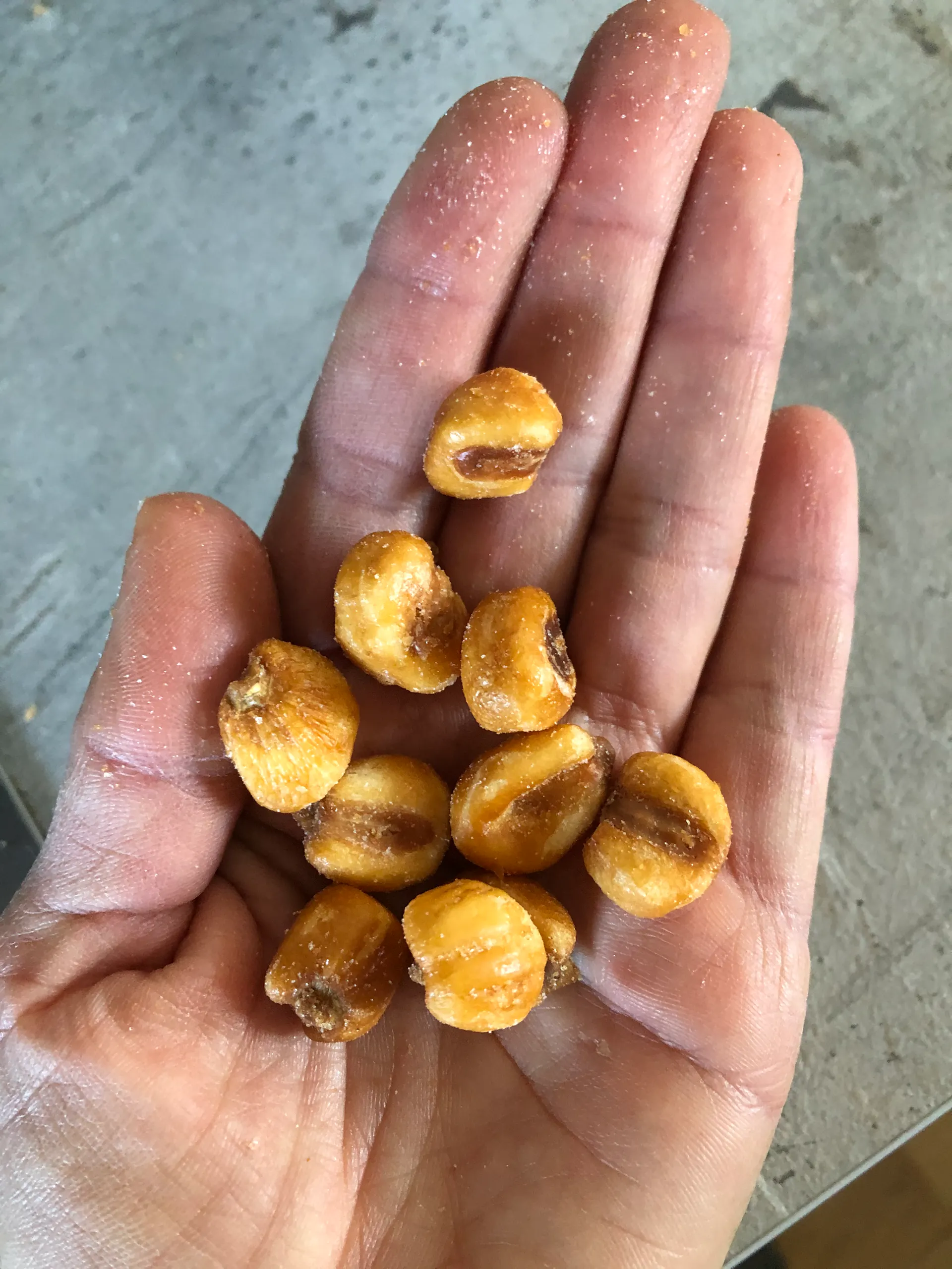 Geröstete Maiskörner mit Salz kaufen | KoRo Austria