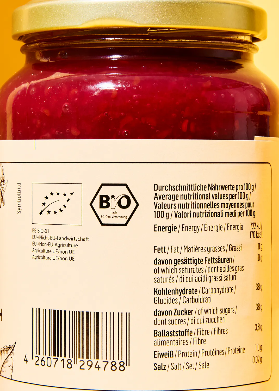 l' arrière d' un bocal de confiture bio avec un code barres
