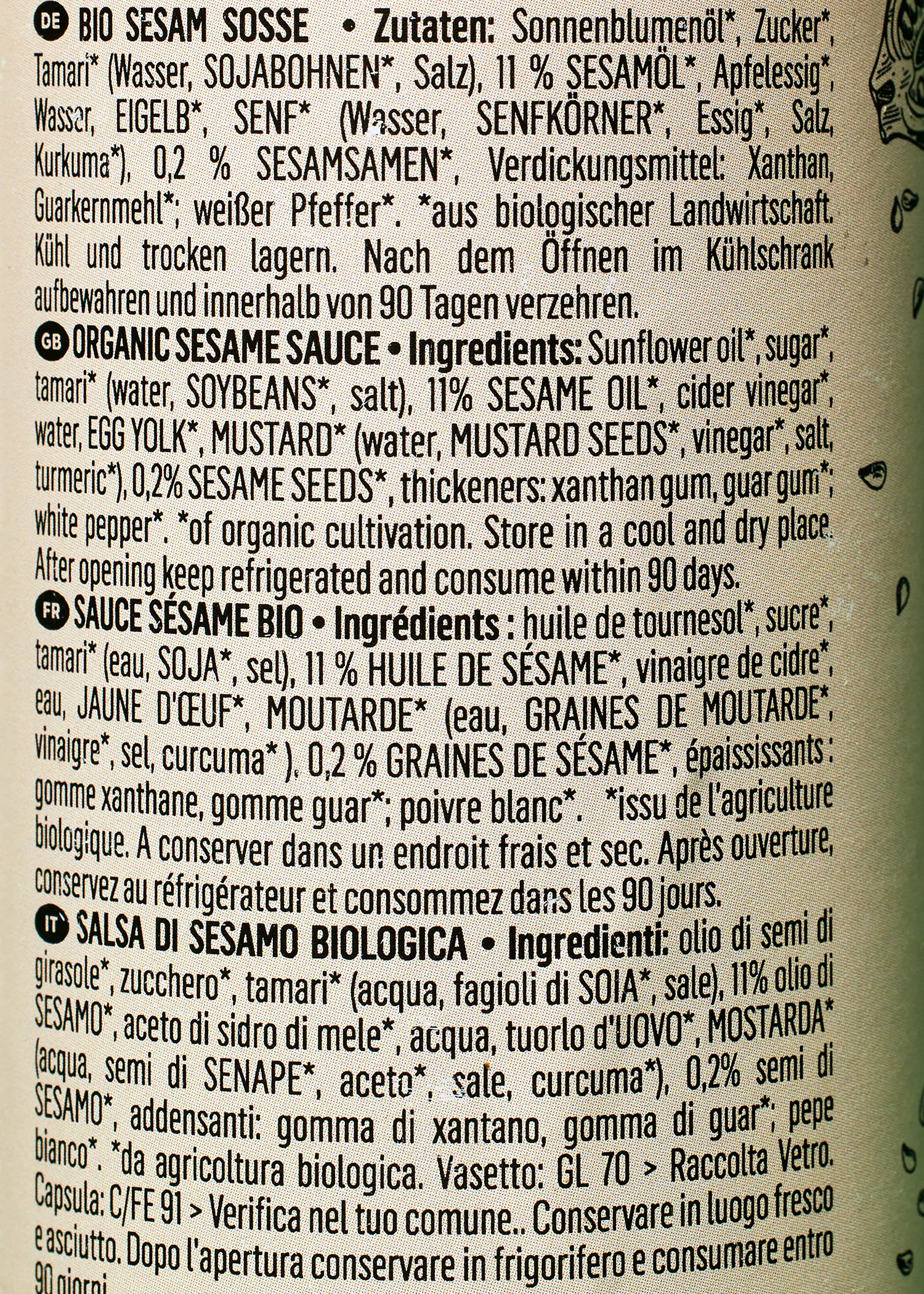 la etiqueta de una botella de salsa de sésamo bio