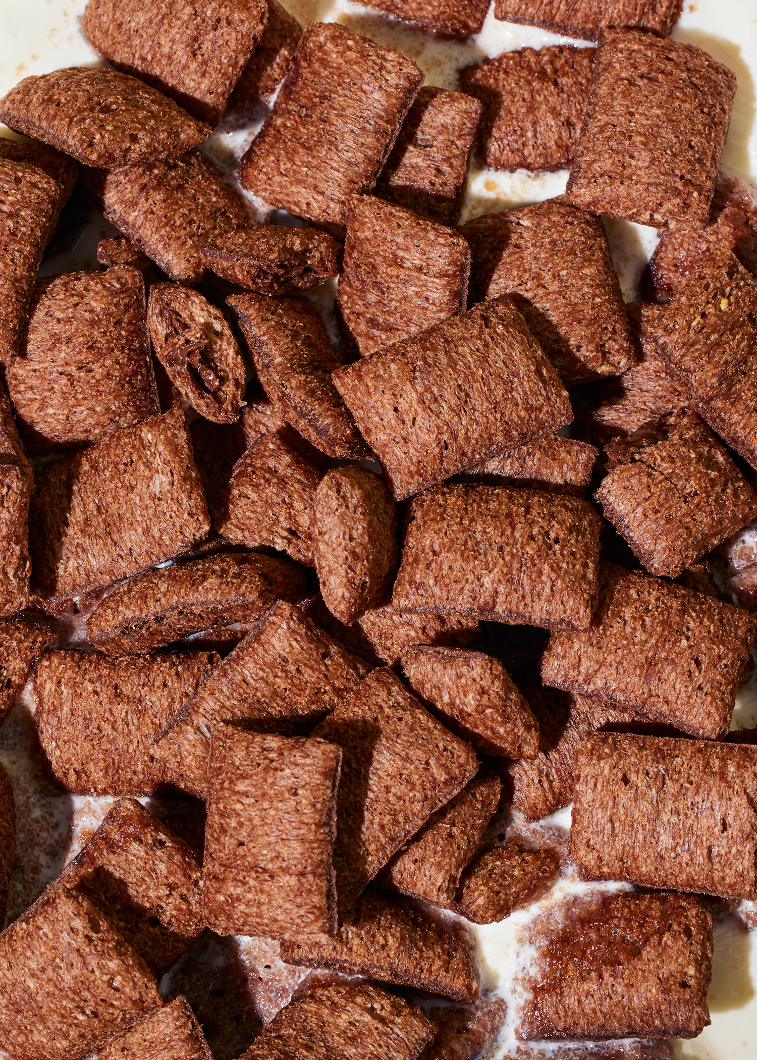 eine Nahaufnahme eines Haufens Schokoriegels