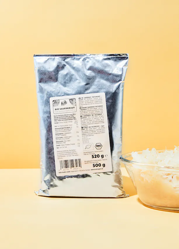 l' arrière d' un sac de riz avec un bol de riz à côté