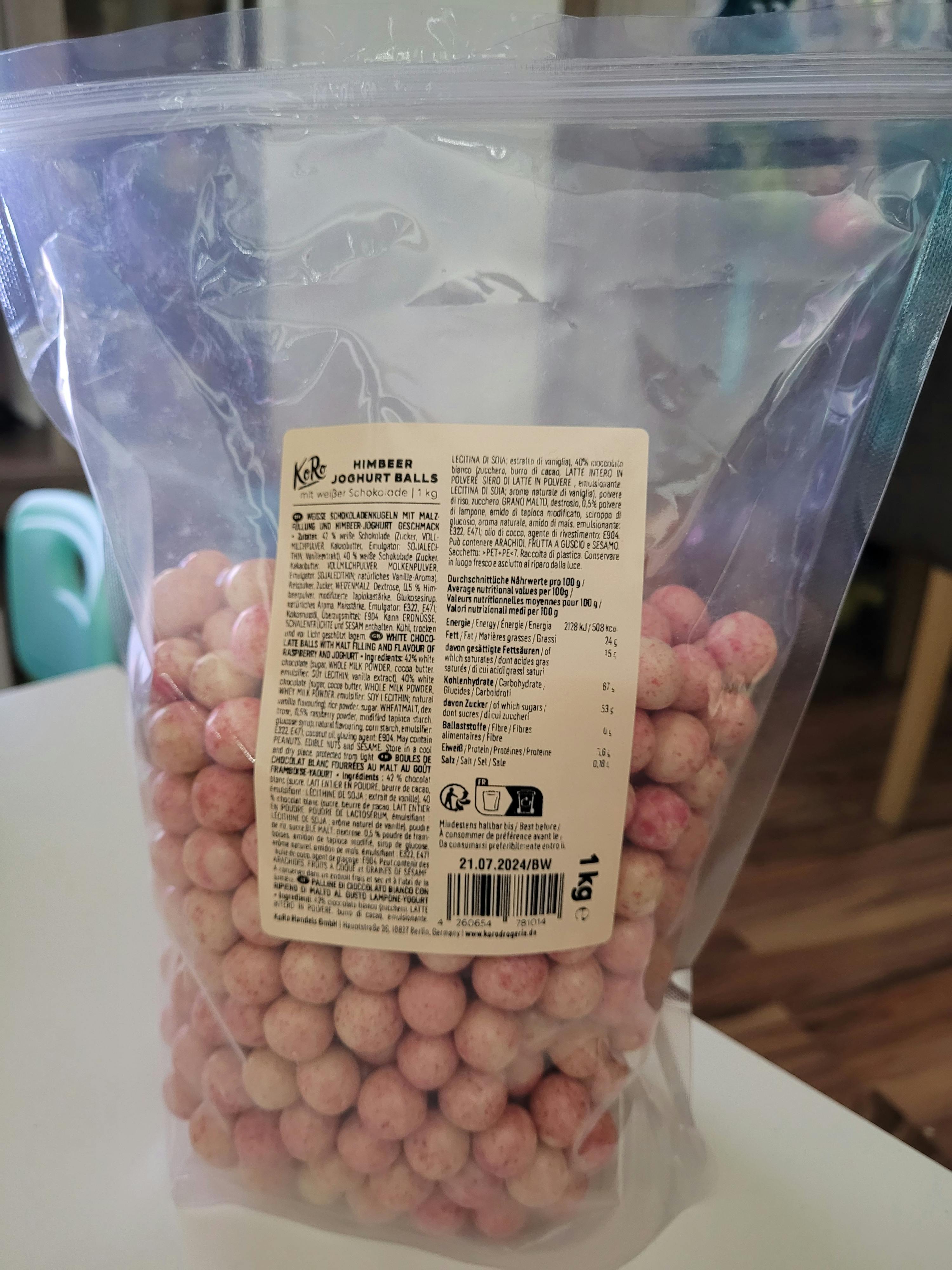 a bag of pink candy balls with a label that says 1kg