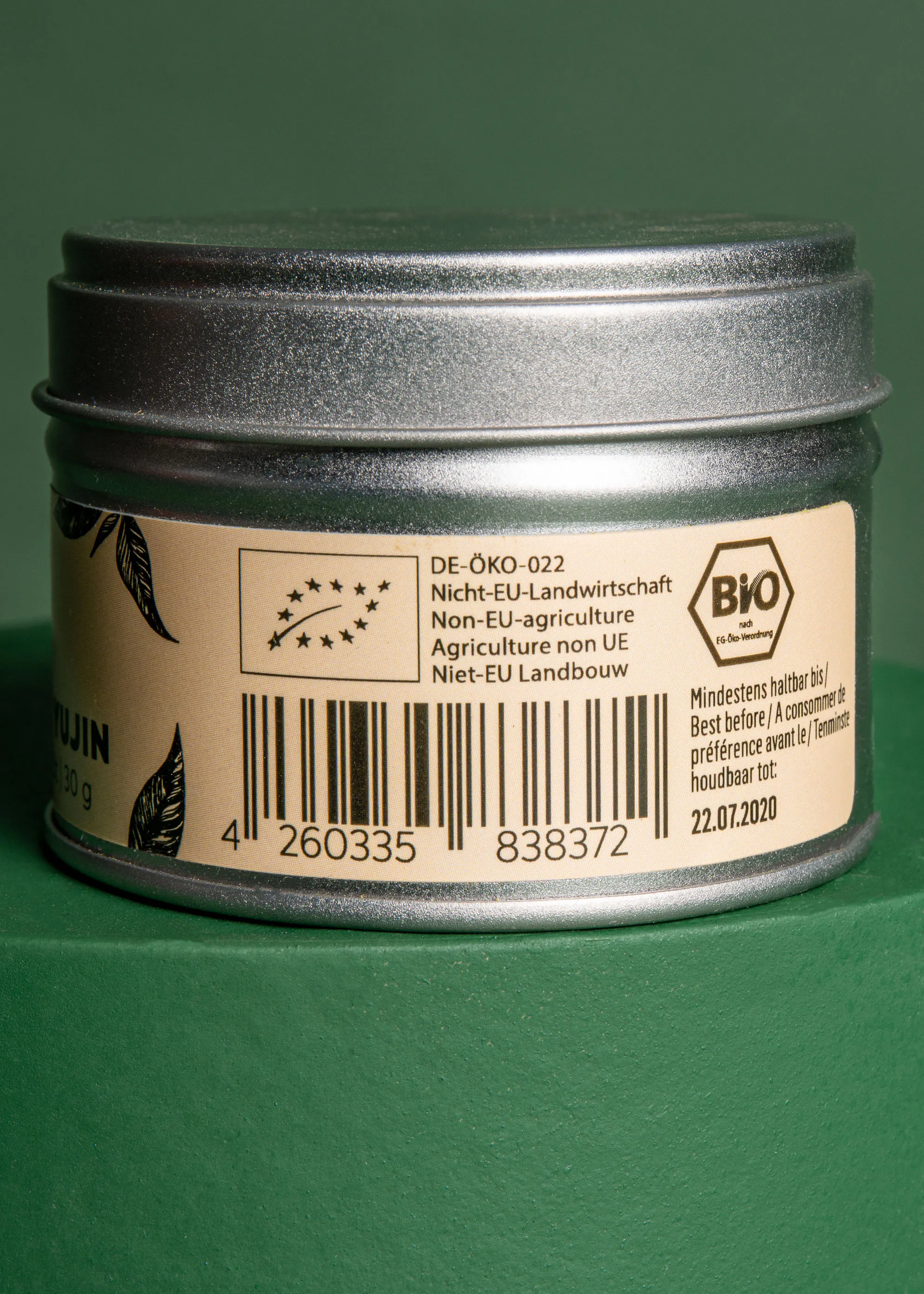 eine silberne Dose mit einem Bio-Logo darauf