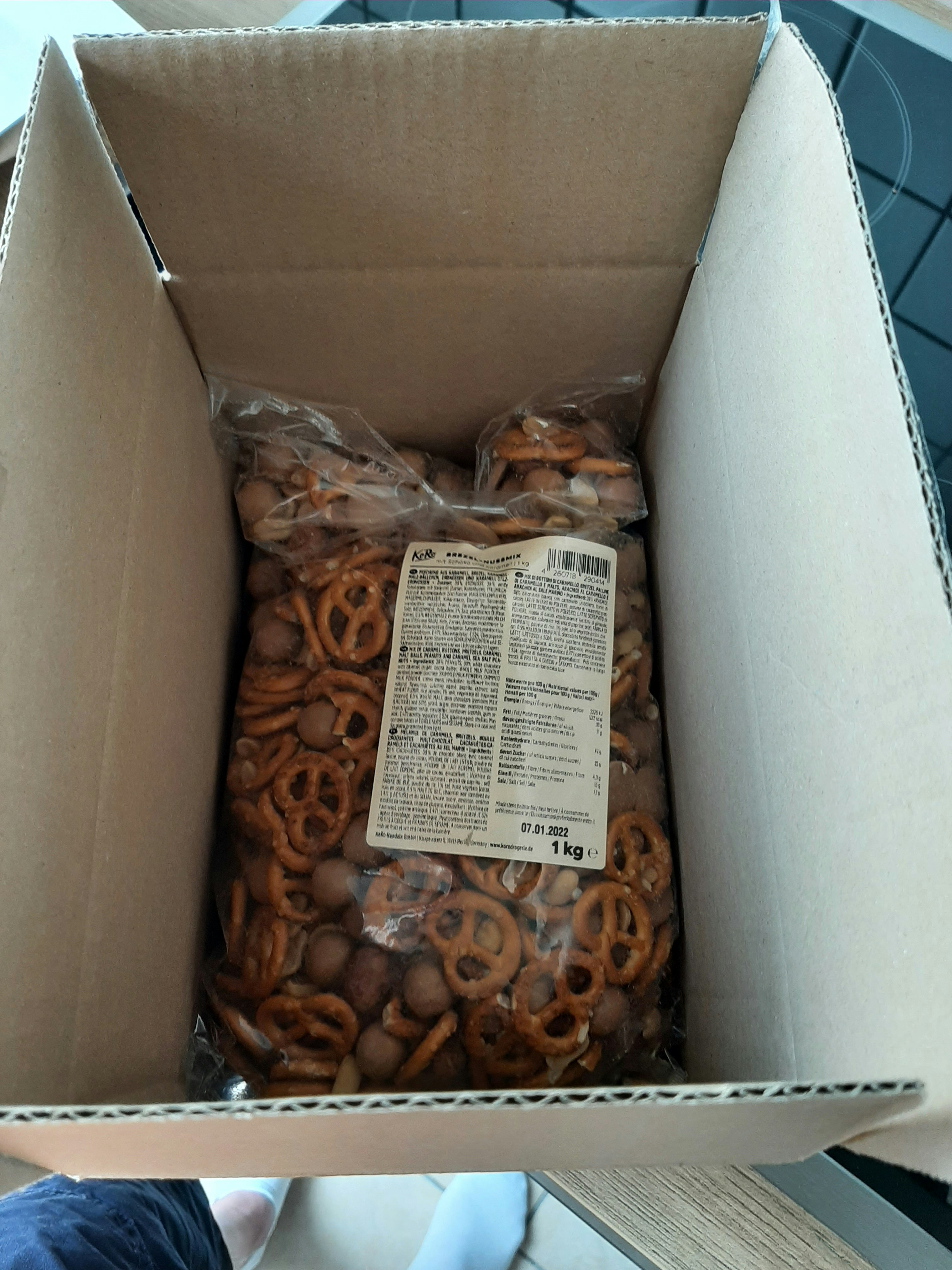 Brezel-Nussmix mit Schoko und Karamell kaufen | KoRo Austria