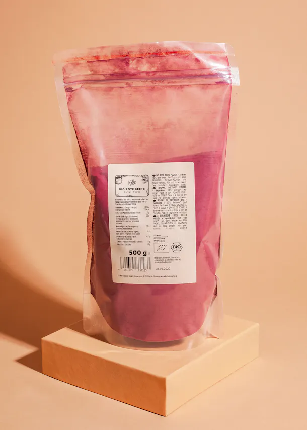 un sac en plastique de 500 g de poudre de betterave rouge