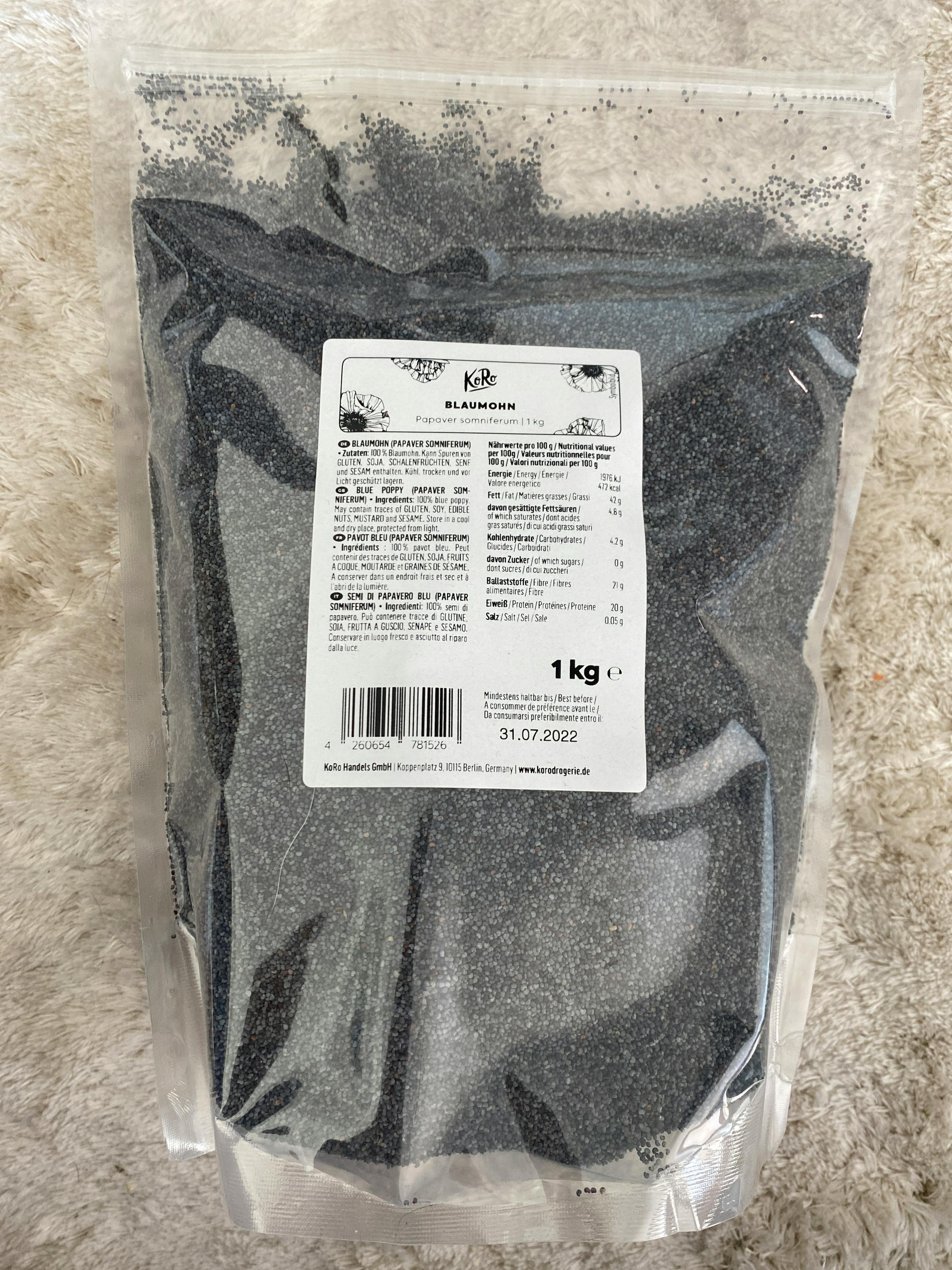 a bag of poppy seeds has a label that says 1 kg