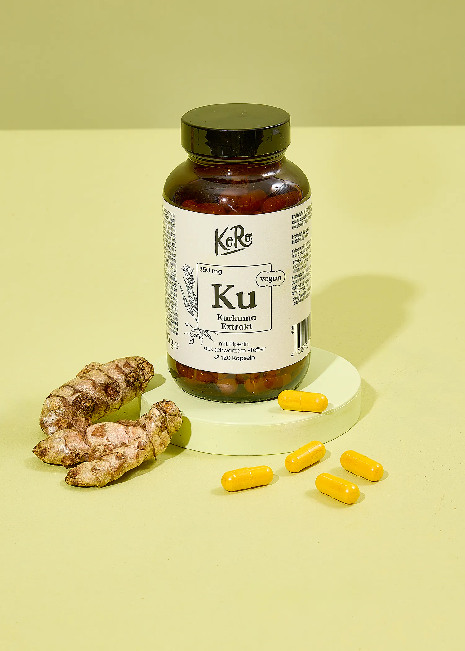 une bouteille d' extrait de curcuma avec des pilules jaunes à côté