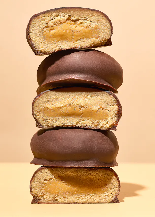 une pile de biscuits empilés les uns sur les autres