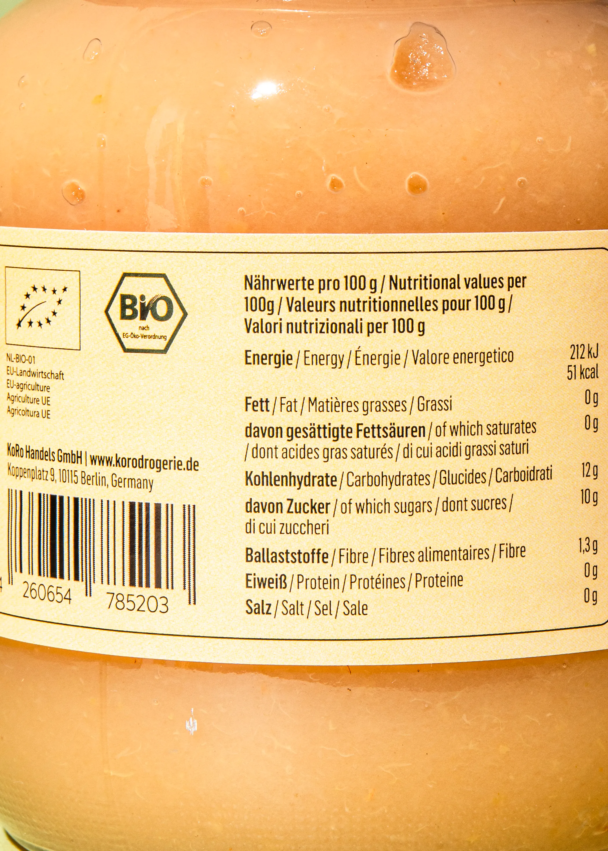 un gros plan de l' étiquette d' un produit biologique