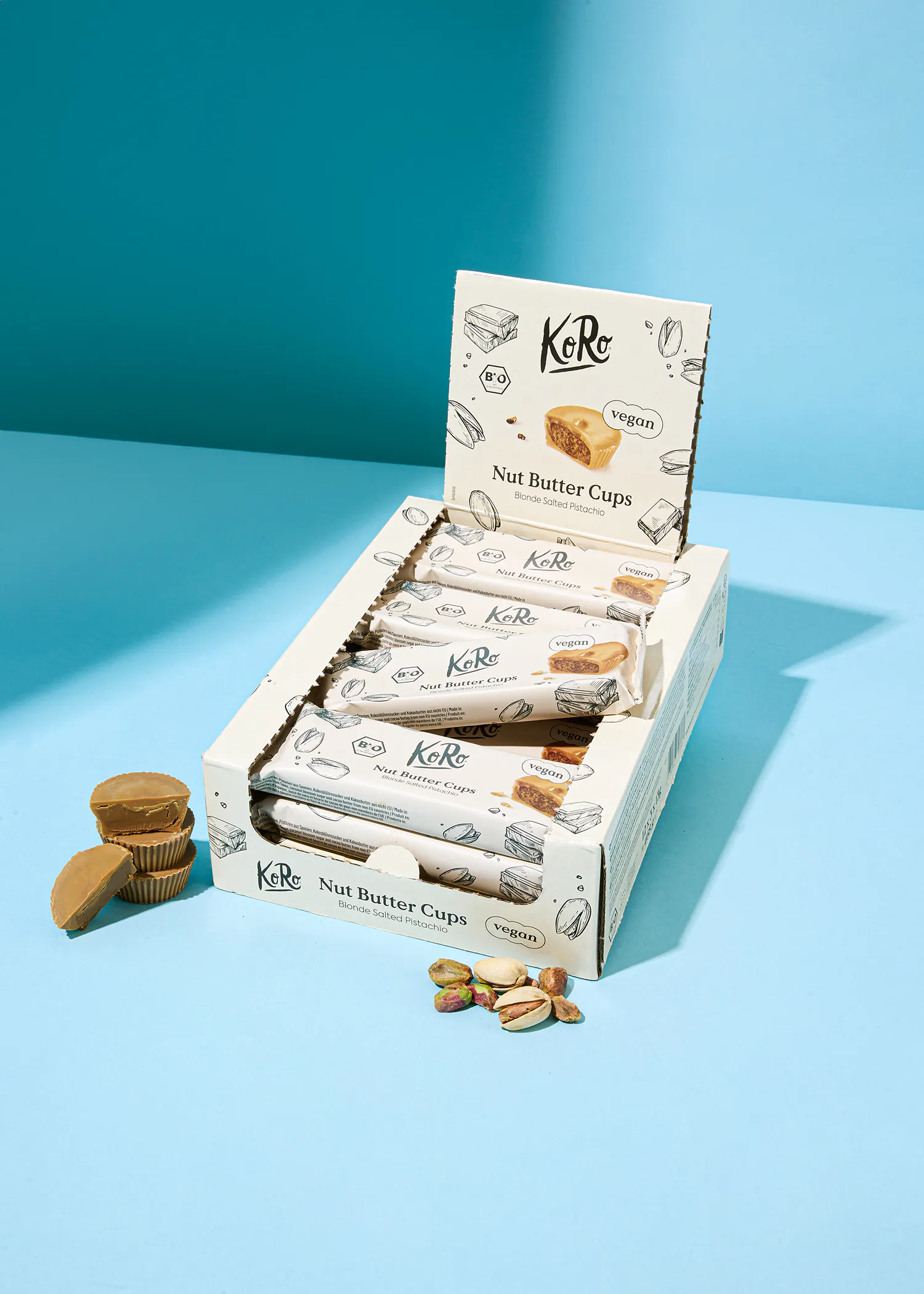 eine Schachtel mit veganen Nussbutterbechern