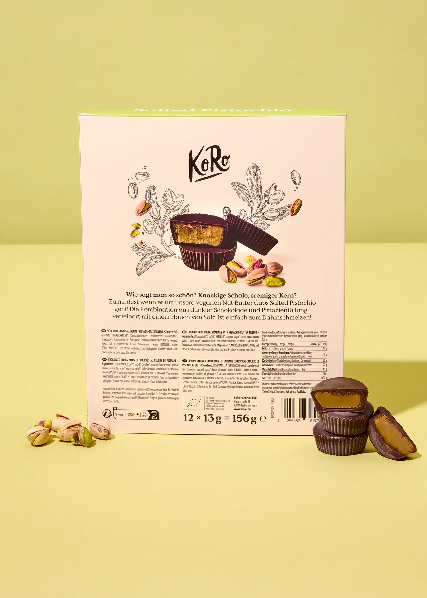 die Rückseite einer Schachtel mit Schokoladen-Cupcakes mit Erdnussbutter und pistazien