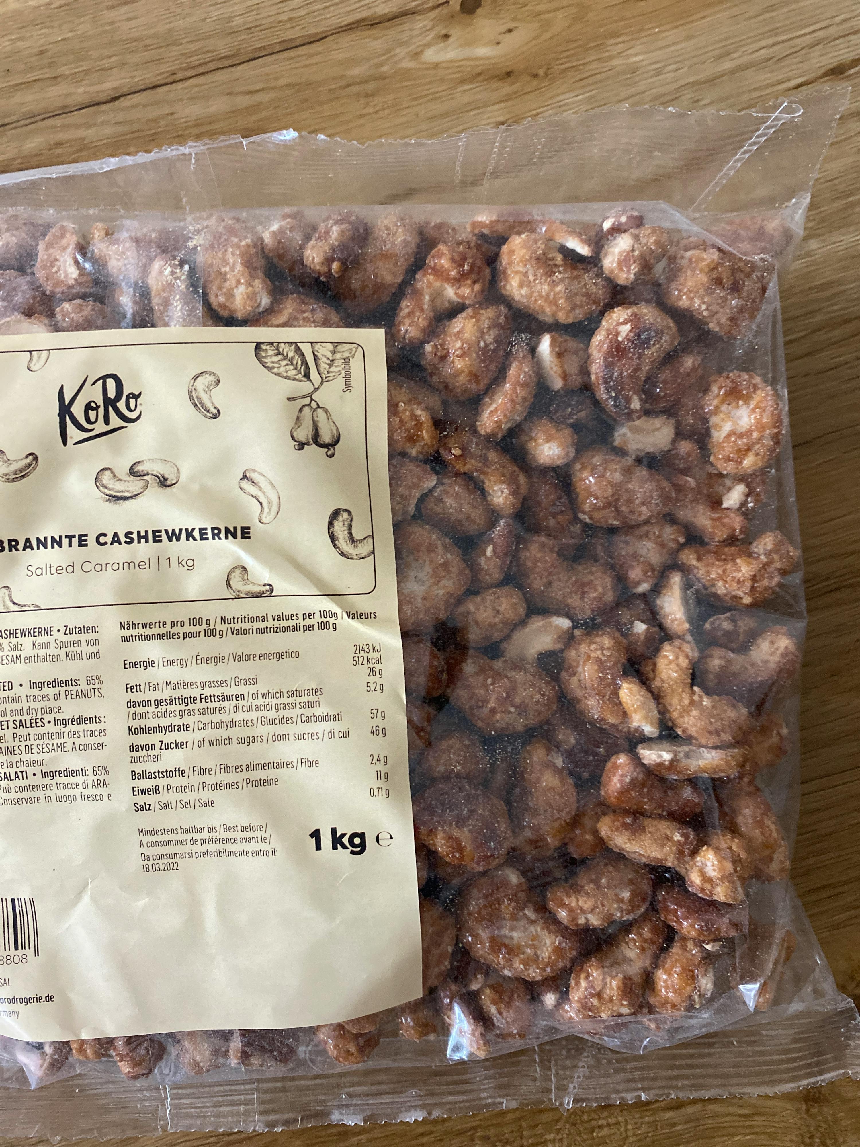 un sac de cacahuètes avec une étiquette sur le côté