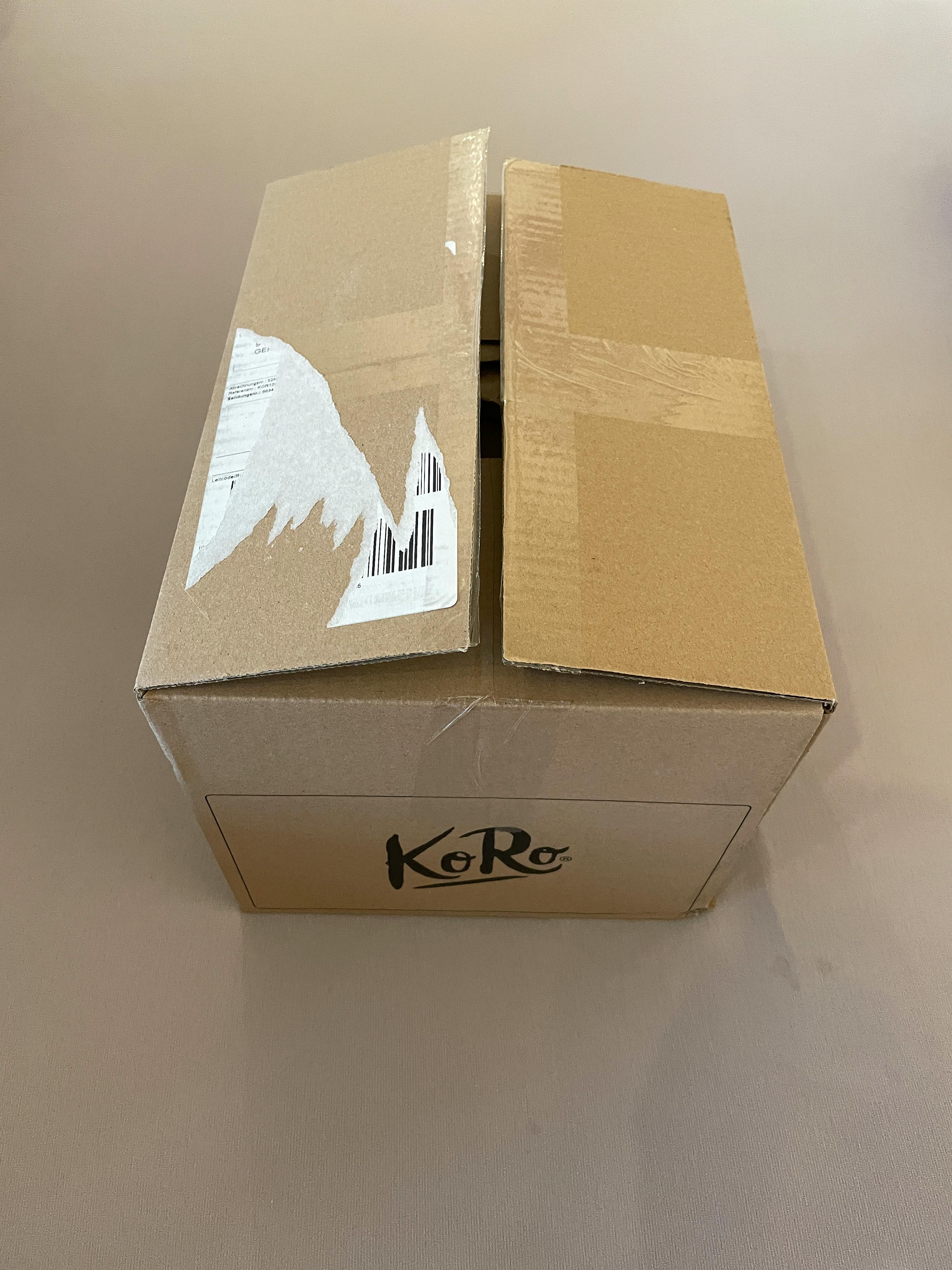 ein brauner karton mit der marke karo darauf