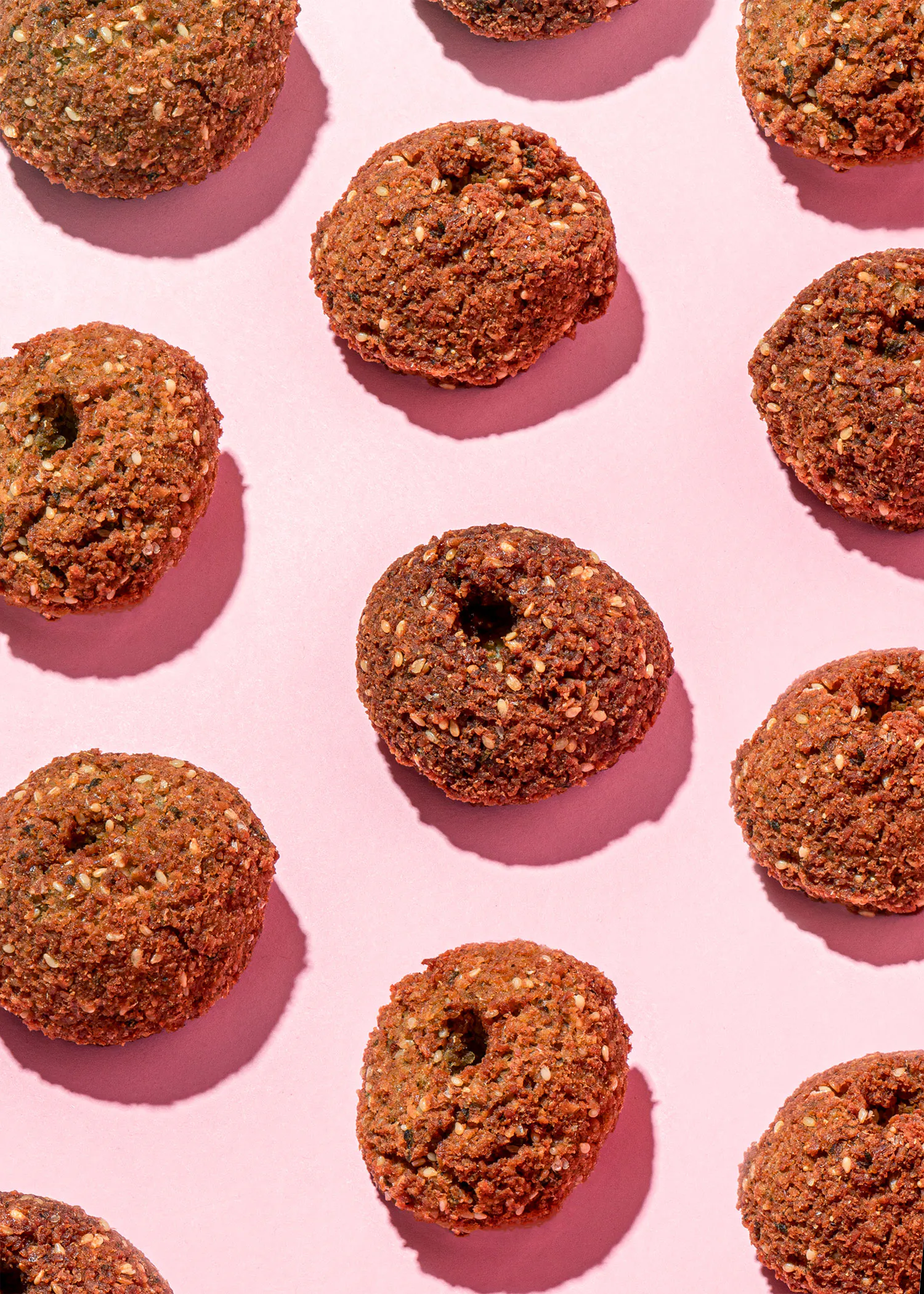 un motif de beignets sur fond rose