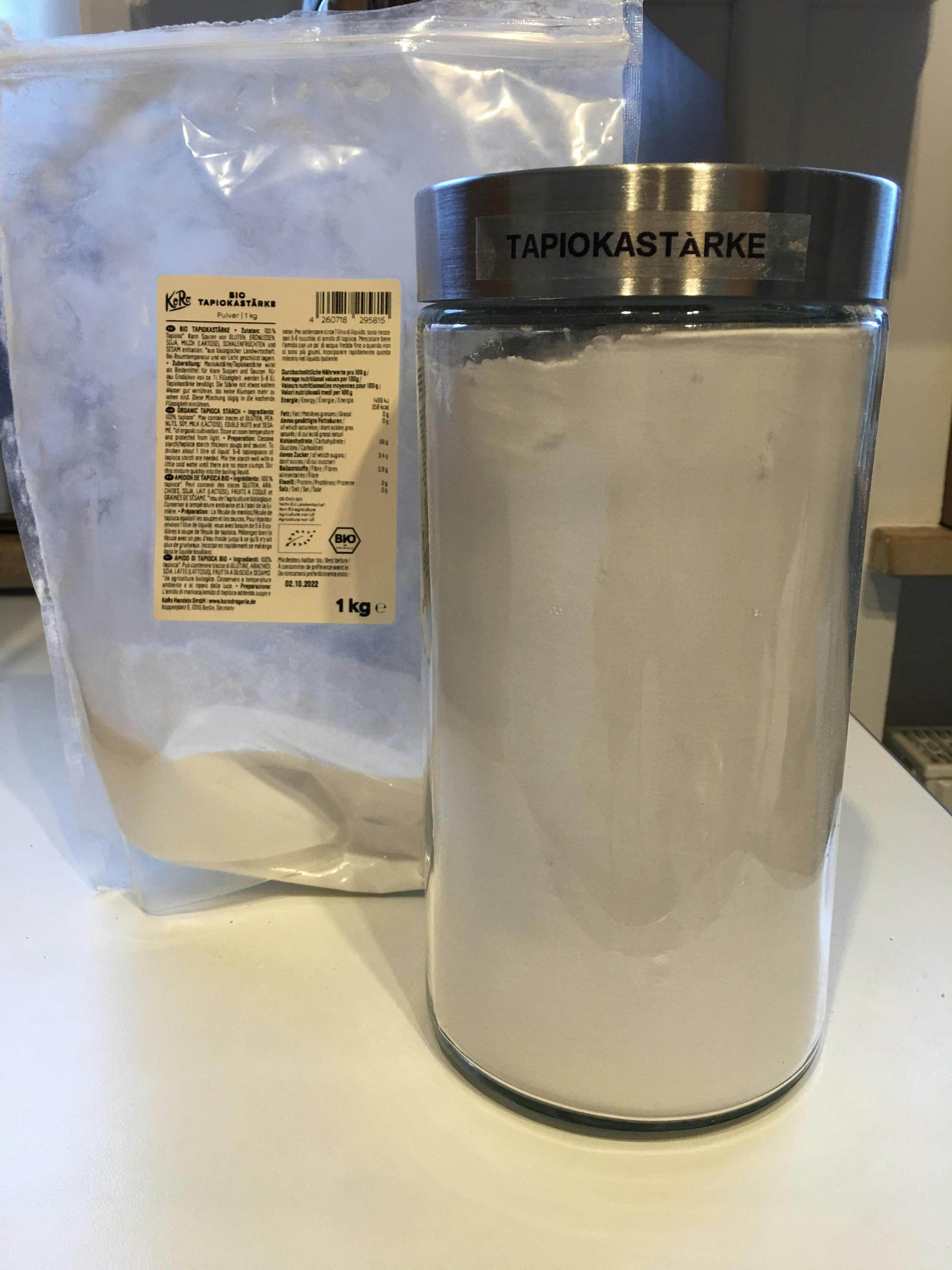 un barattolo di vetro con sopra un sacchetto di tapioca