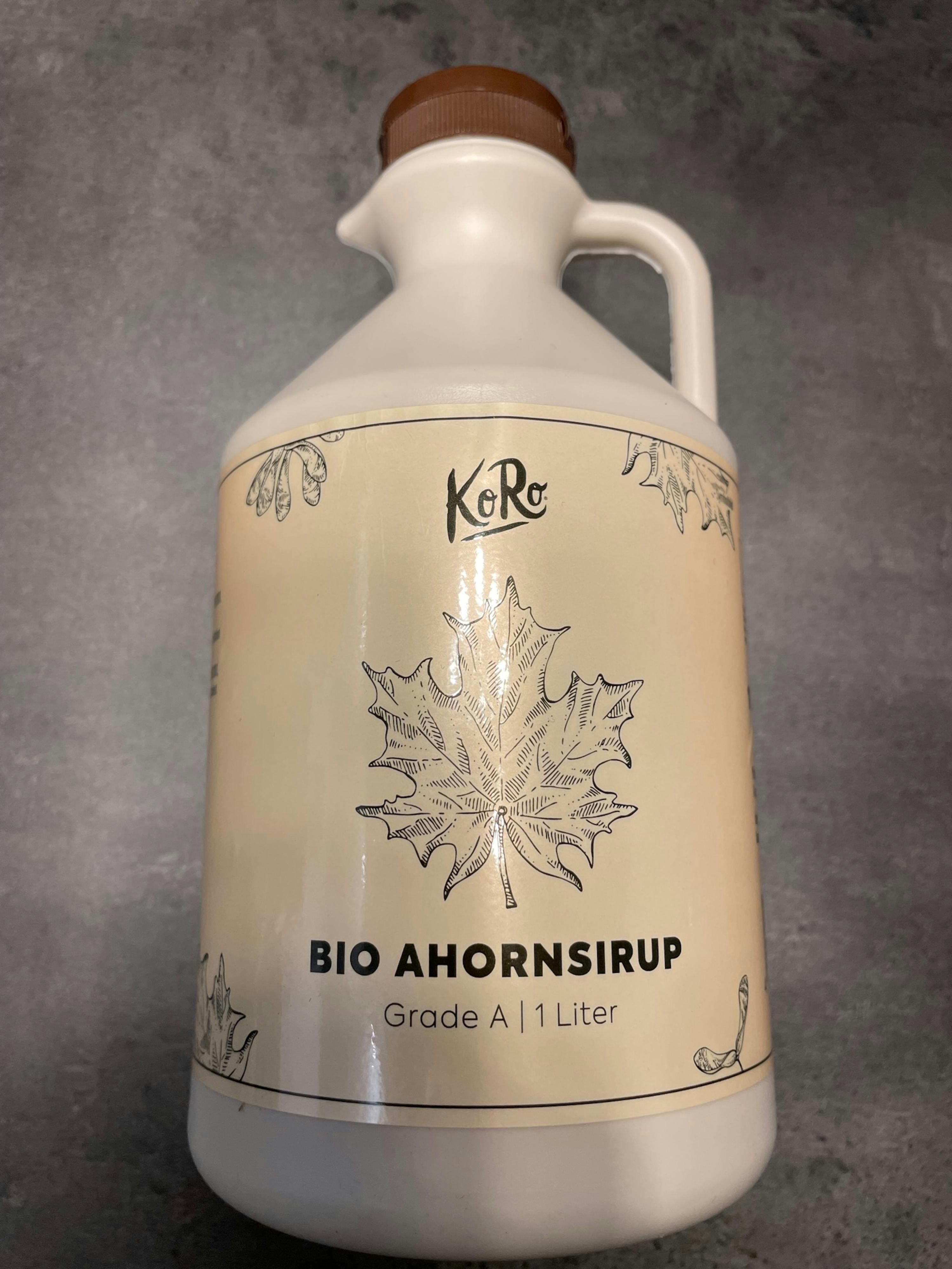 a white bottle of bio ahornsirup grade a 1 liter