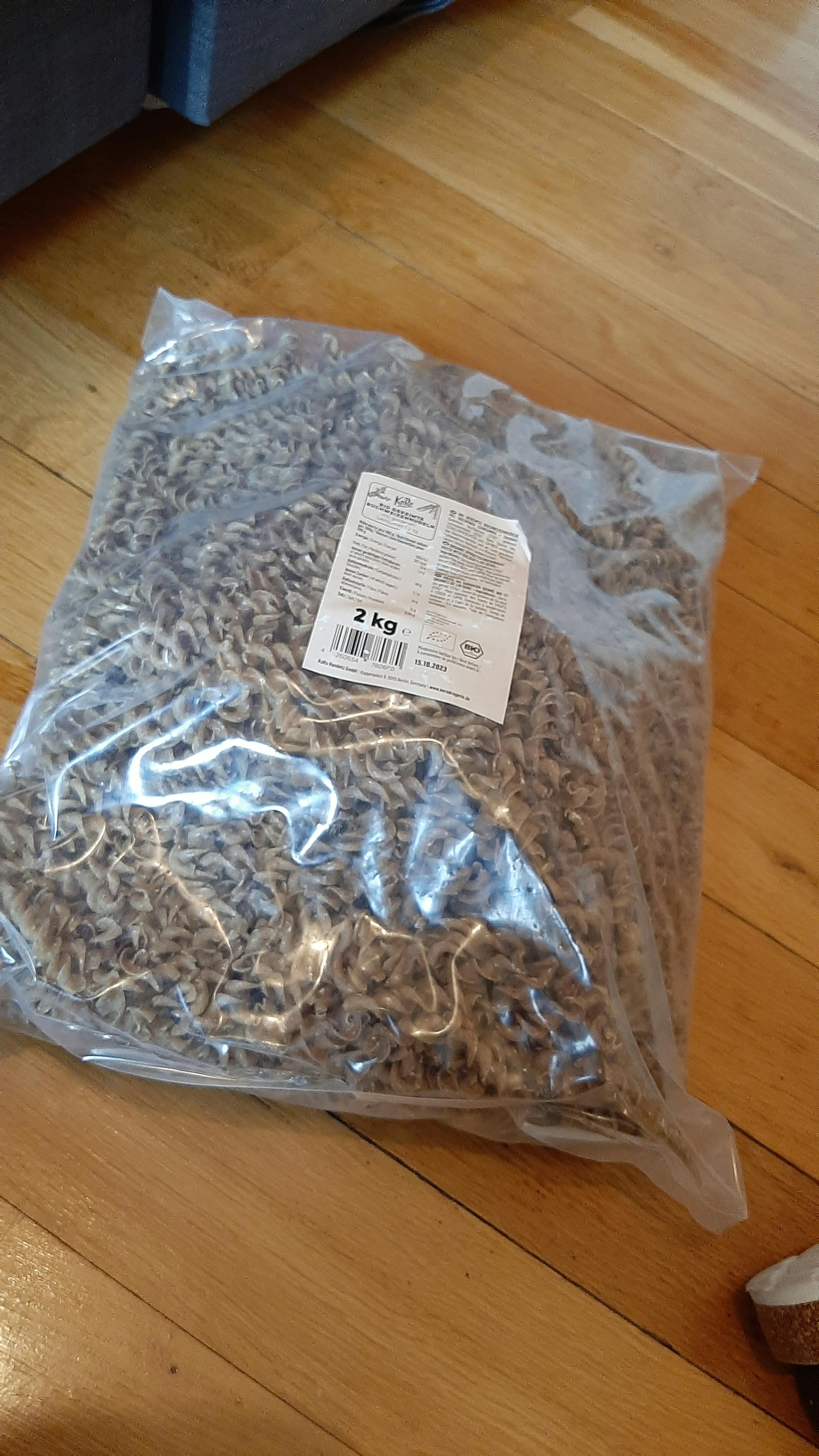 a bag of pasta with a label that says 2 kg