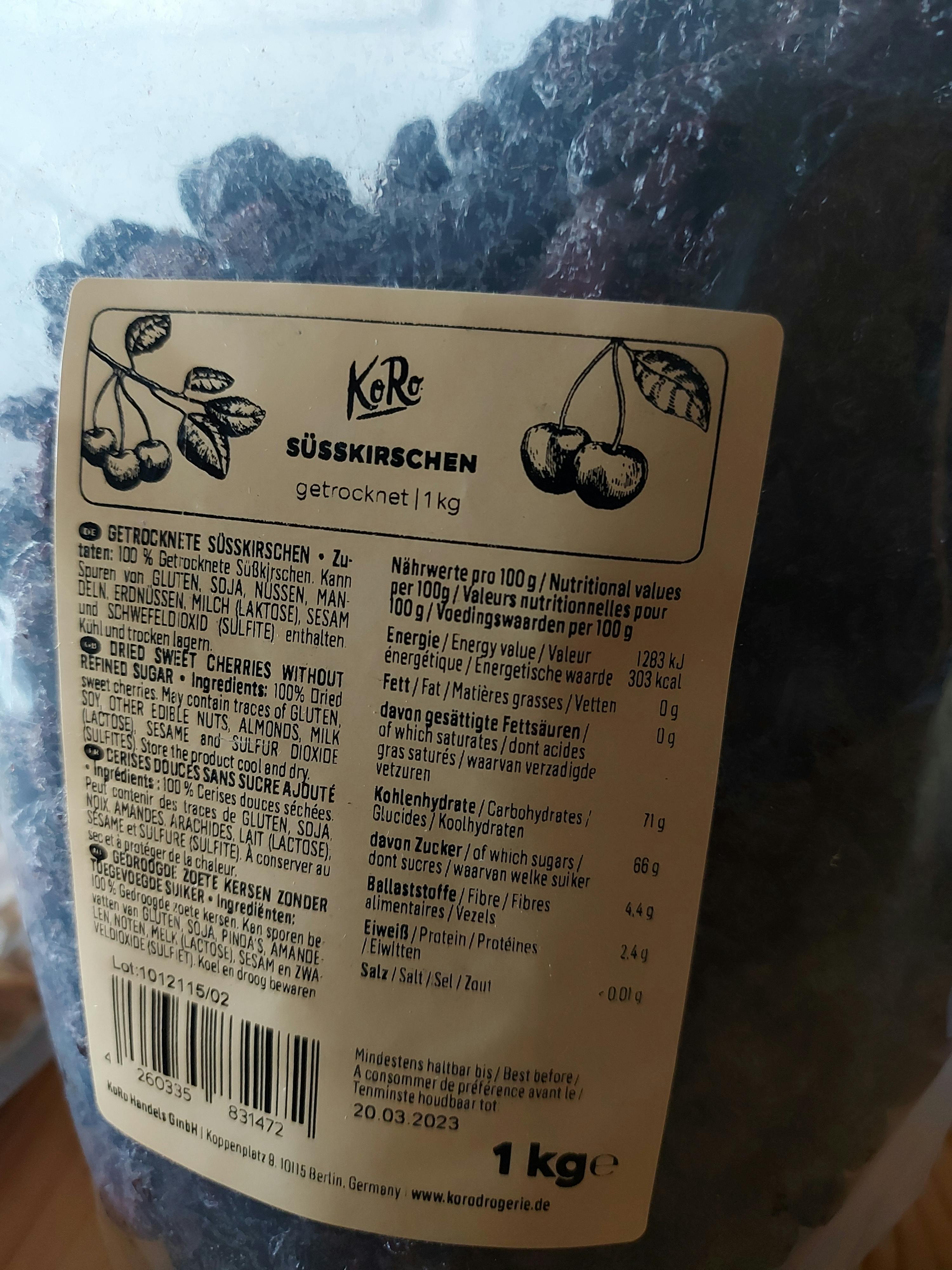 l' arrière d' un sac de cerises séchées avec une étiquette