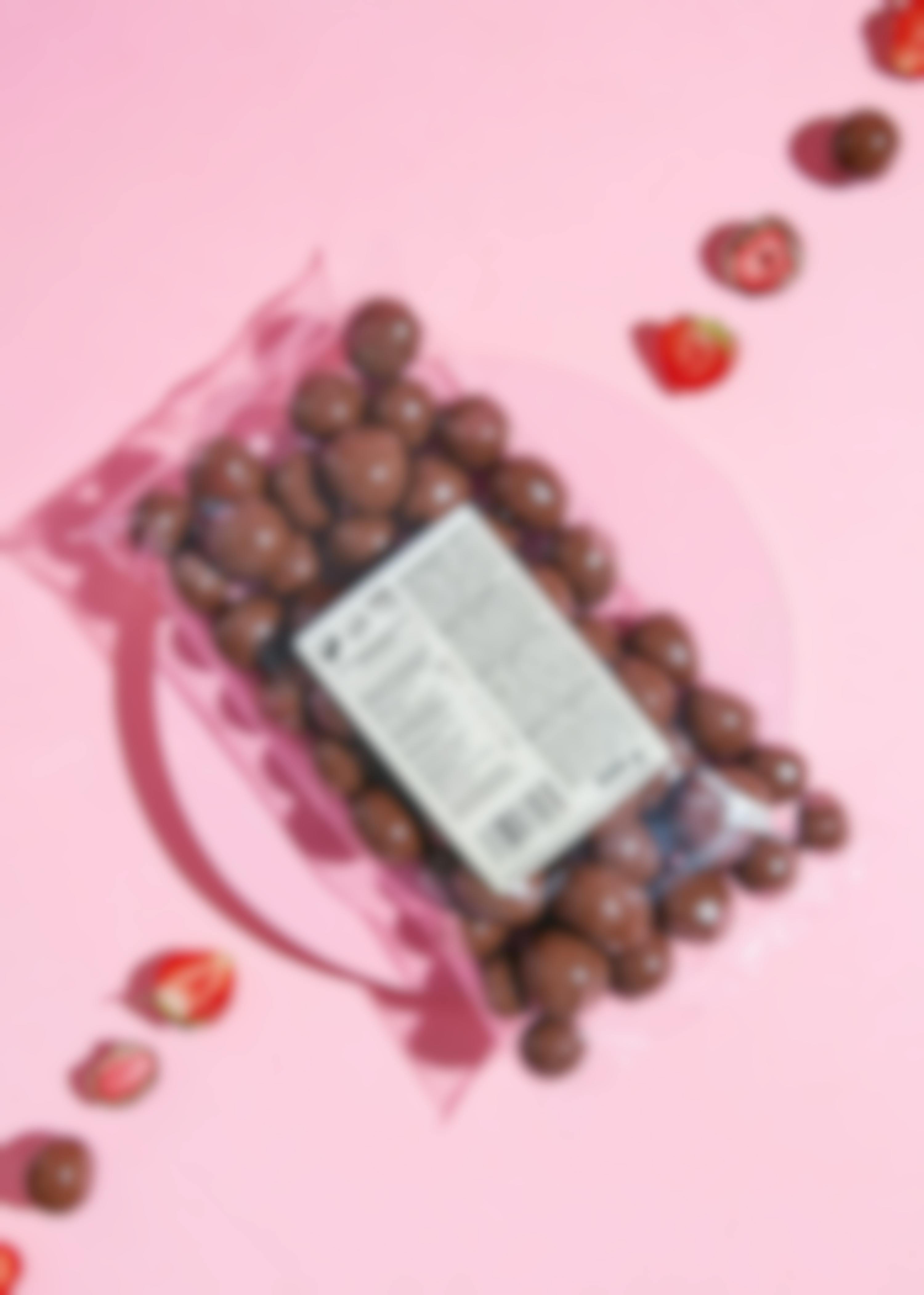 Skinny dipped freeze-dried strawberries covered in milk chocolate 500g