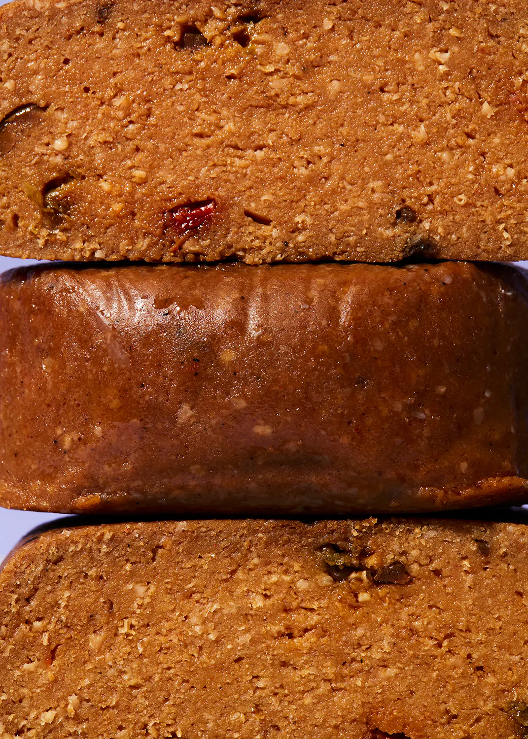 trois morceaux de pain empilés les uns sur les autres