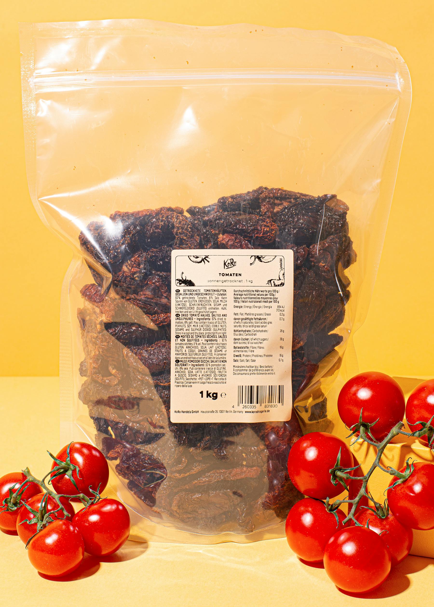 Sun-dried tomatoes 1kg a bag of dried tomatoes with a label that says 1 kg