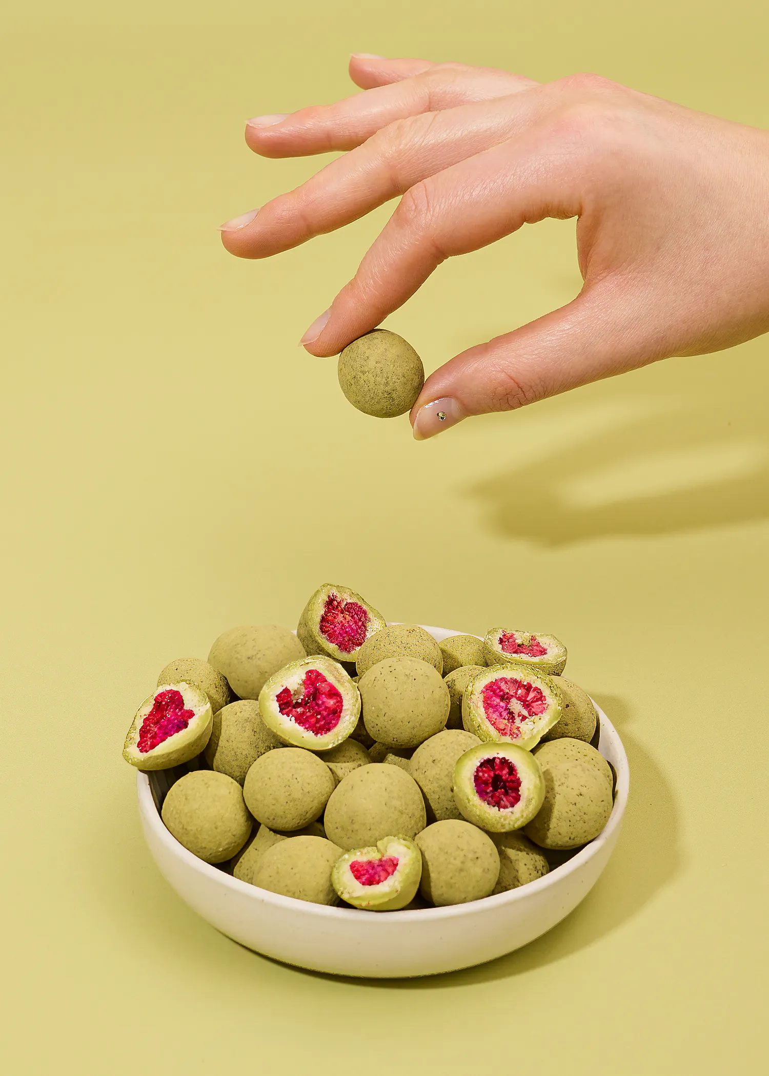 Pakastekuivatut Vadelmat Valkosuklaassa Matchajauheella | 500 g 