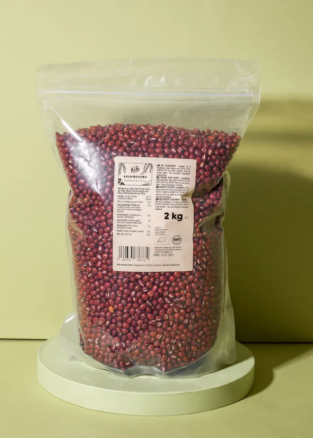 a bag of red beans has a label that says 2 kg