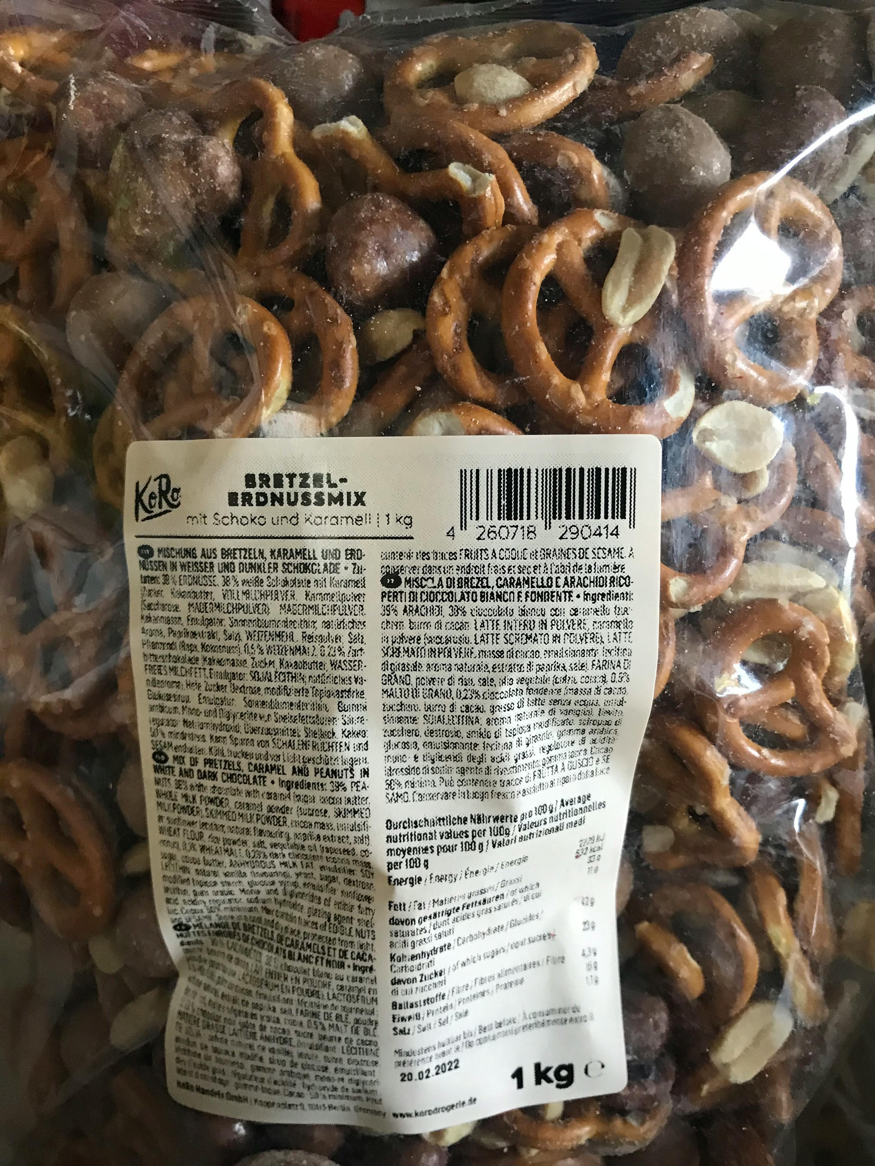 l' arrière d' un sac de pretzels et de cacahuètes