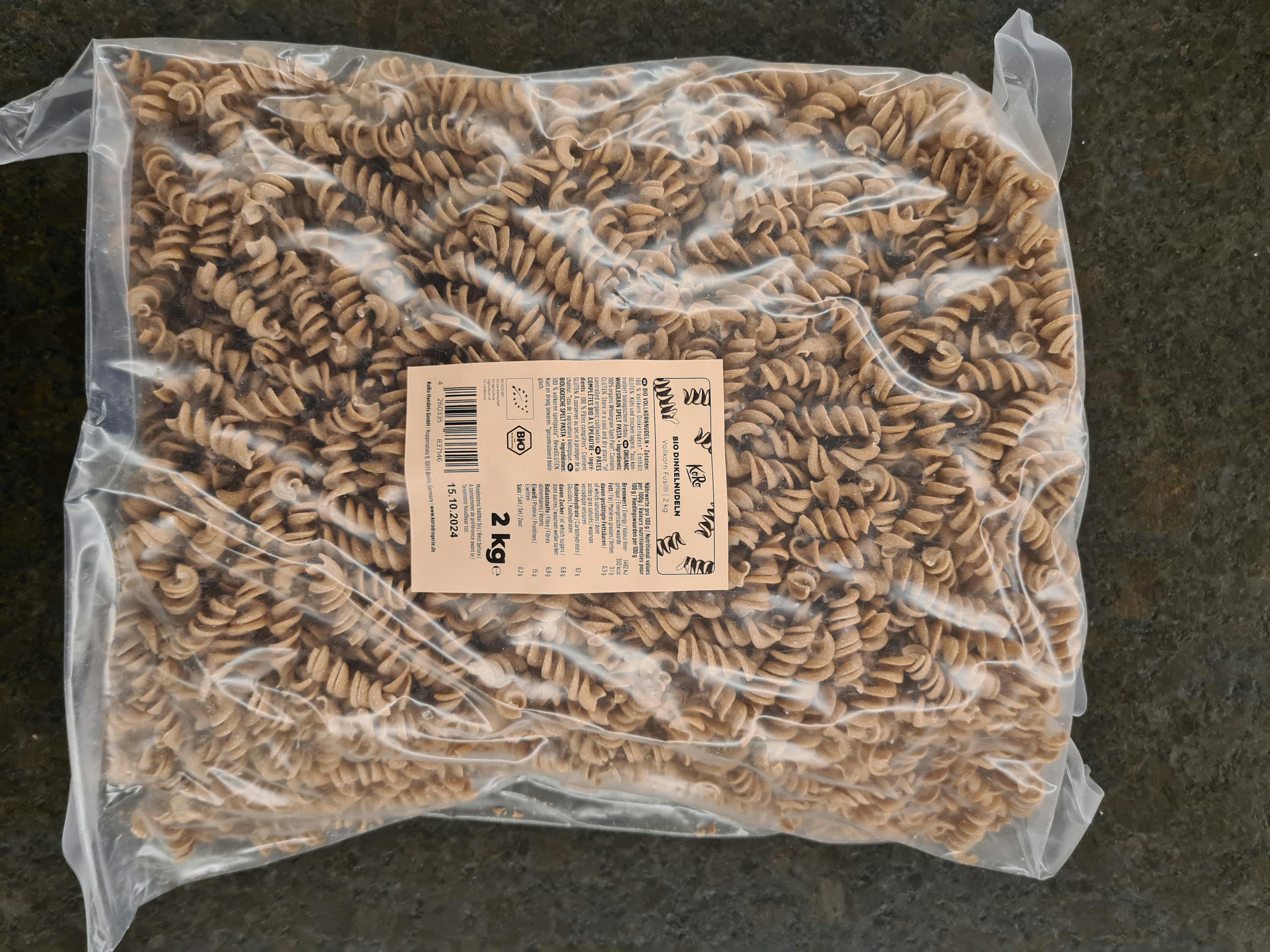 un sacchetto di pasta con una etichetta che dice 2 kg