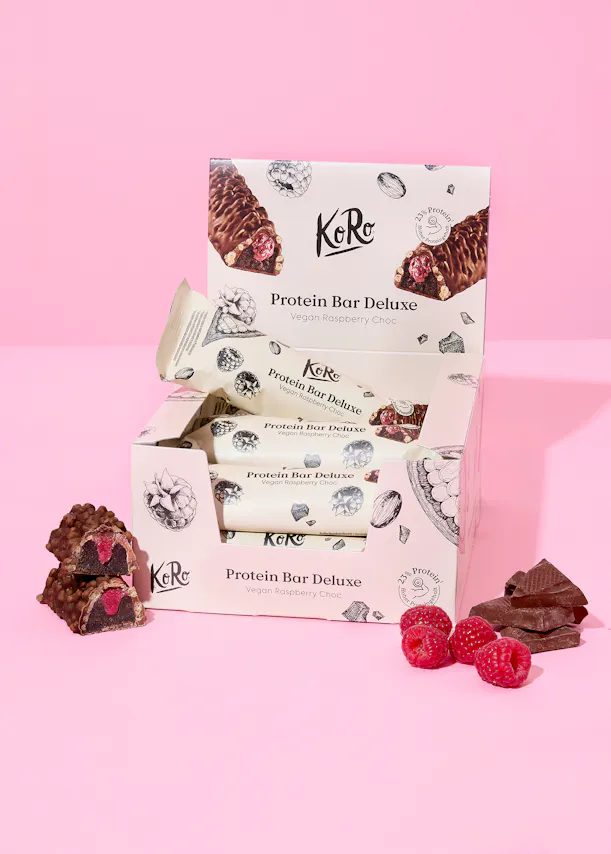 eine Reihe von proteinbaren deluxe mit himbeerschokolade