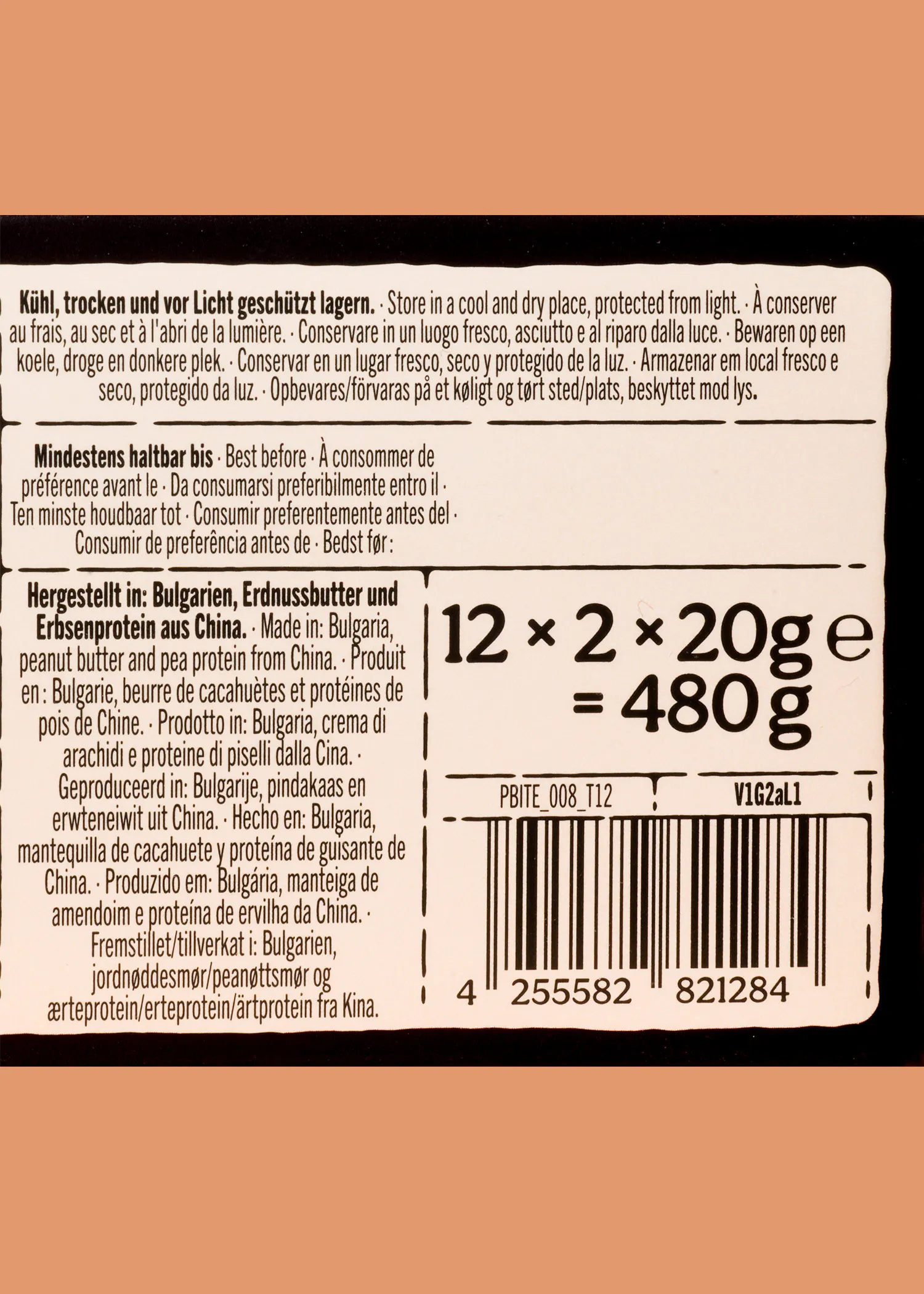 etichetta informativa di un prodotto alimentare che riporta le istruzioni di conservazione, il paese di origine, gli ingredienti, il peso netto totale di 480 grammi e il codice a barre.
