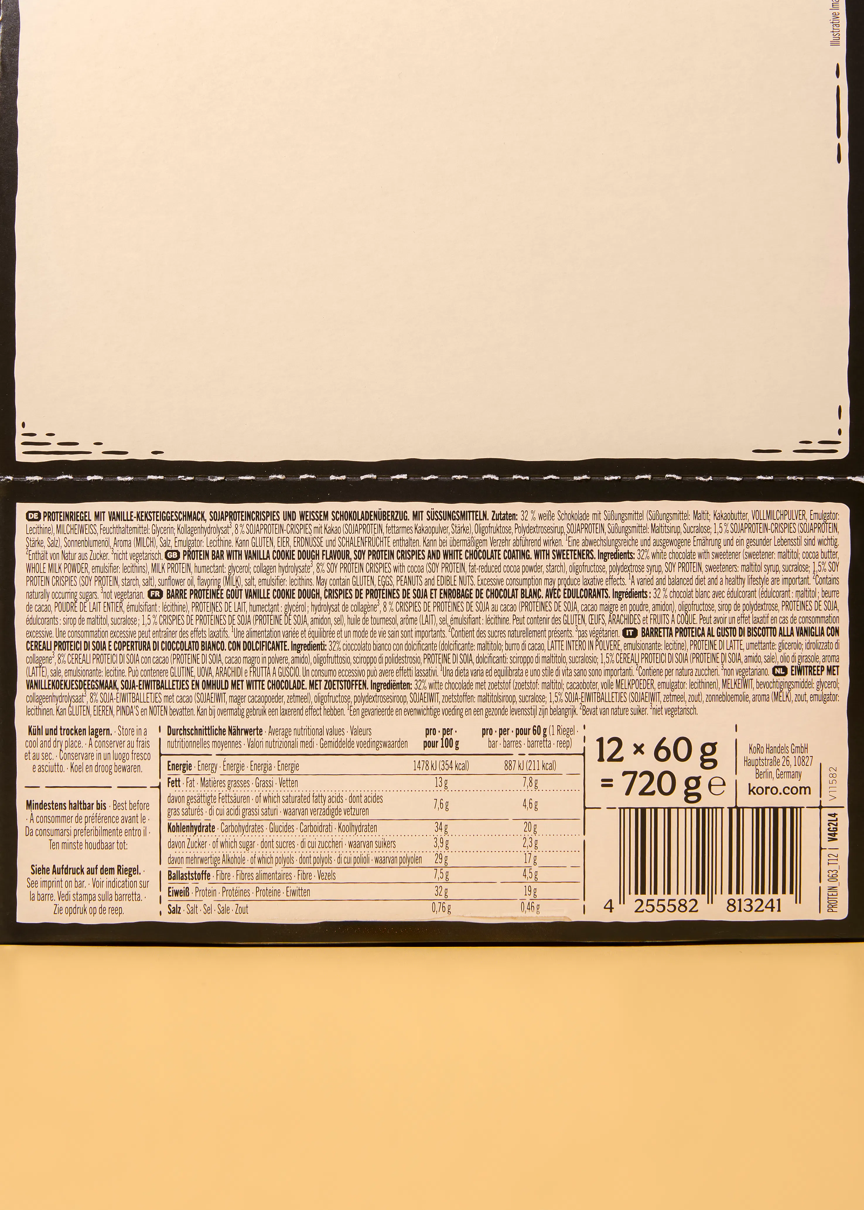 rückseite einer verpackung für koro proteinriegel mit vanille-keksteiggeschmack, sojacrispies und weißer schokolade, die zutaten, nährwertangaben und einen barcode zeigt.