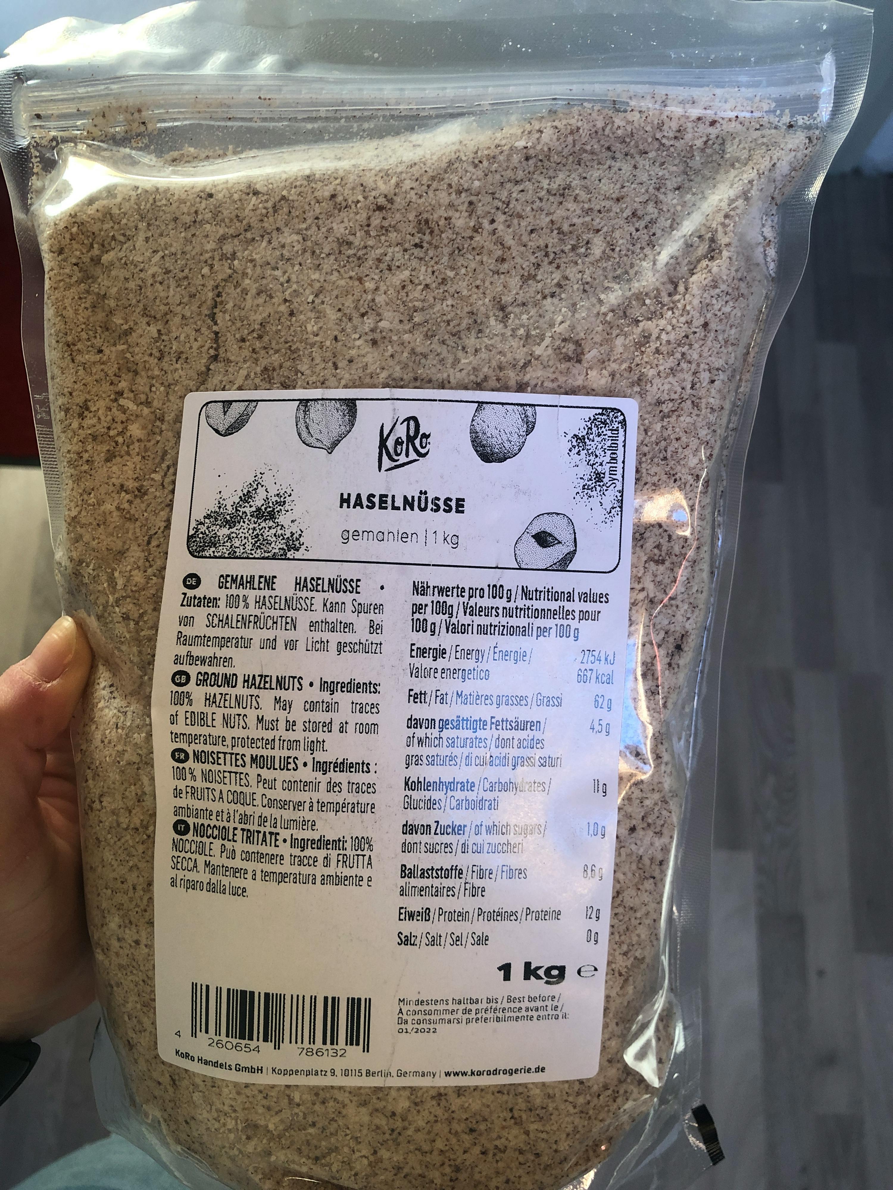 a bag of hazelnuts has a label that says 1 kg