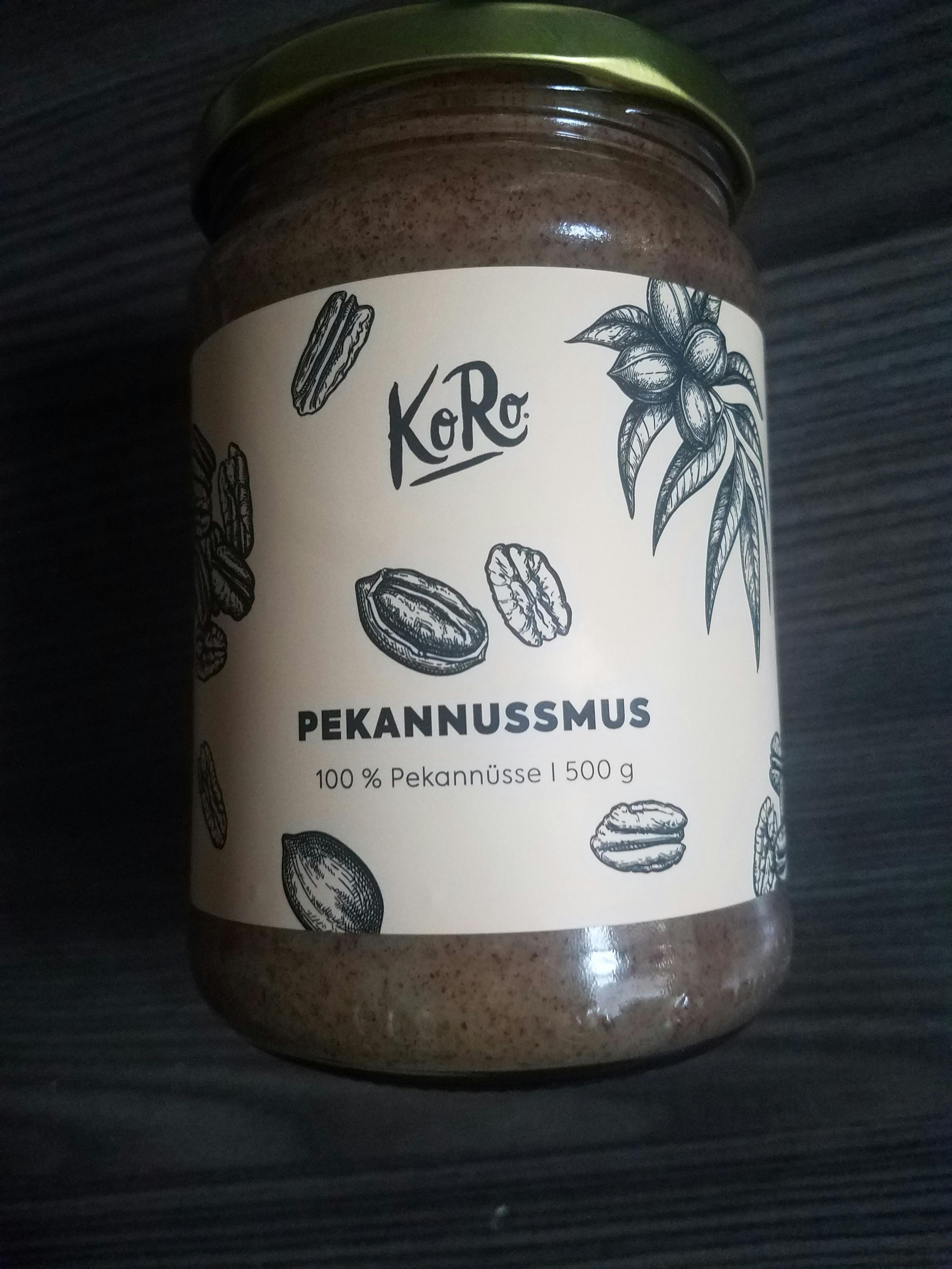 un bocal de pekannusmus avec une étiquette blanche