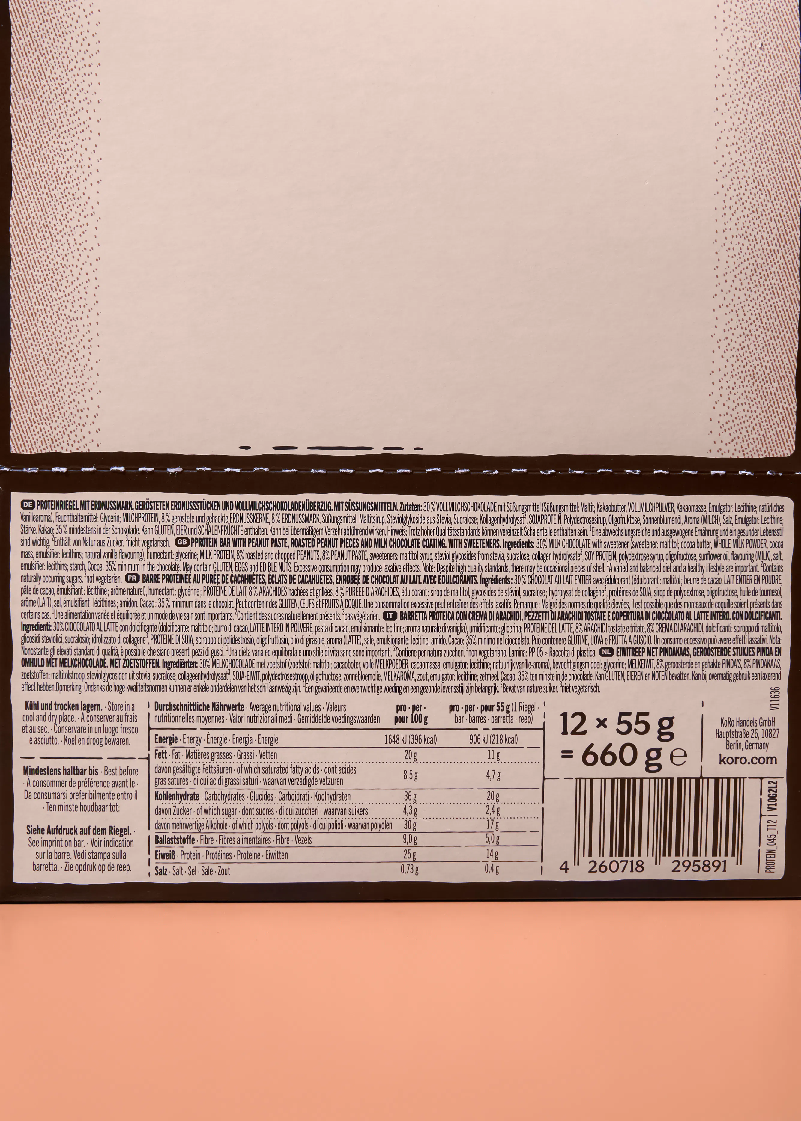 etichetta nutrizionale dettagliata di una barretta proteica al burro di arachidi e cioccolato al latte, che mostra ingredienti, valori nutrizionali per 100g e per barretta, peso totale di 660g e informazioni sul produttore koro.