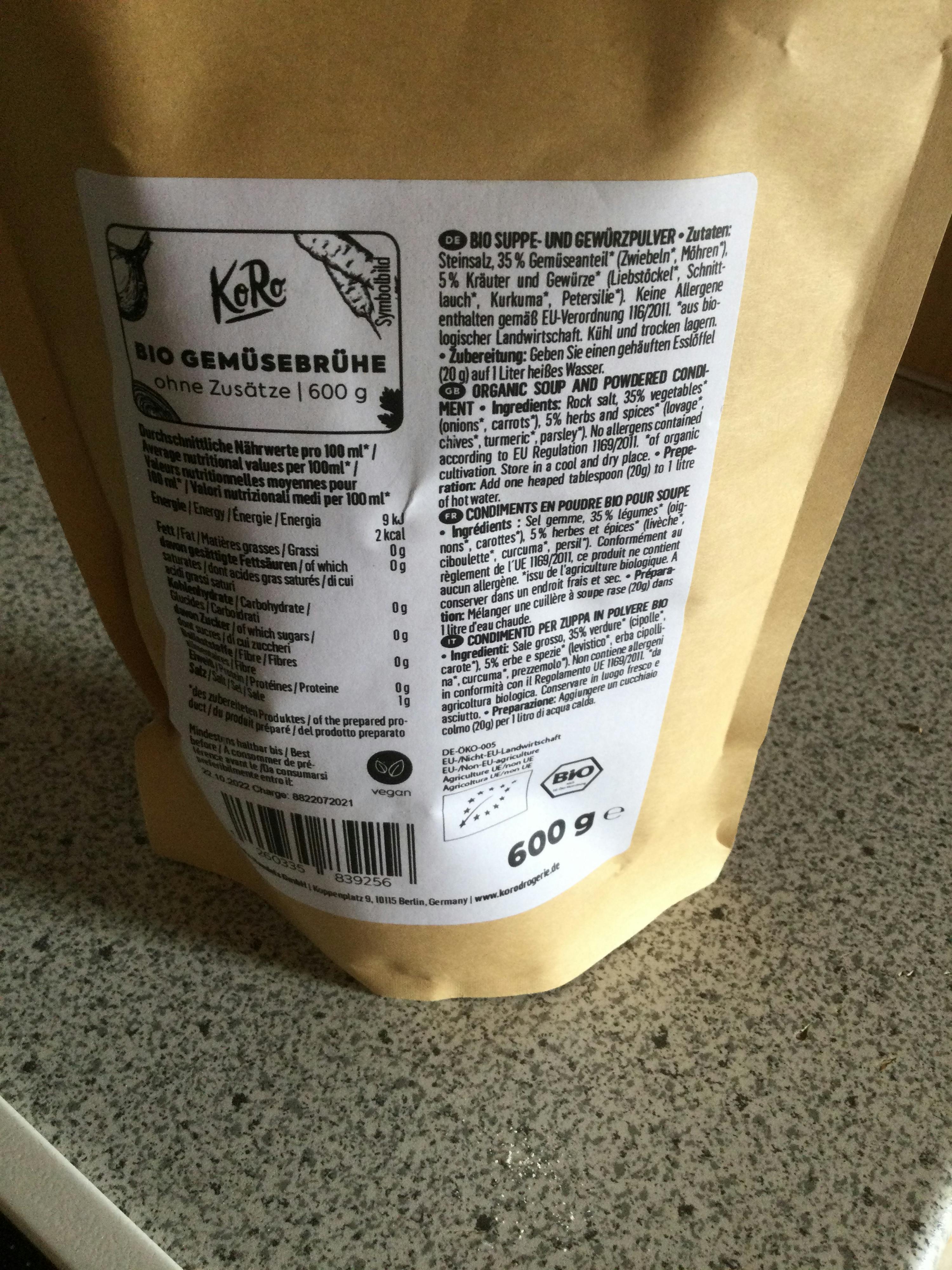 l' etichetta di una confezione di cibo è in lingua tedesca