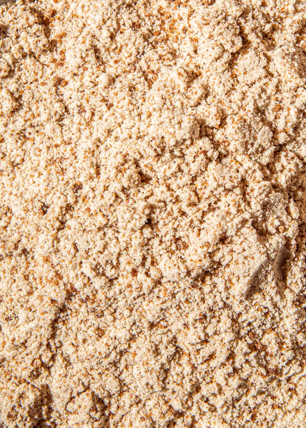 un gros plan d' un tas de farine blanche