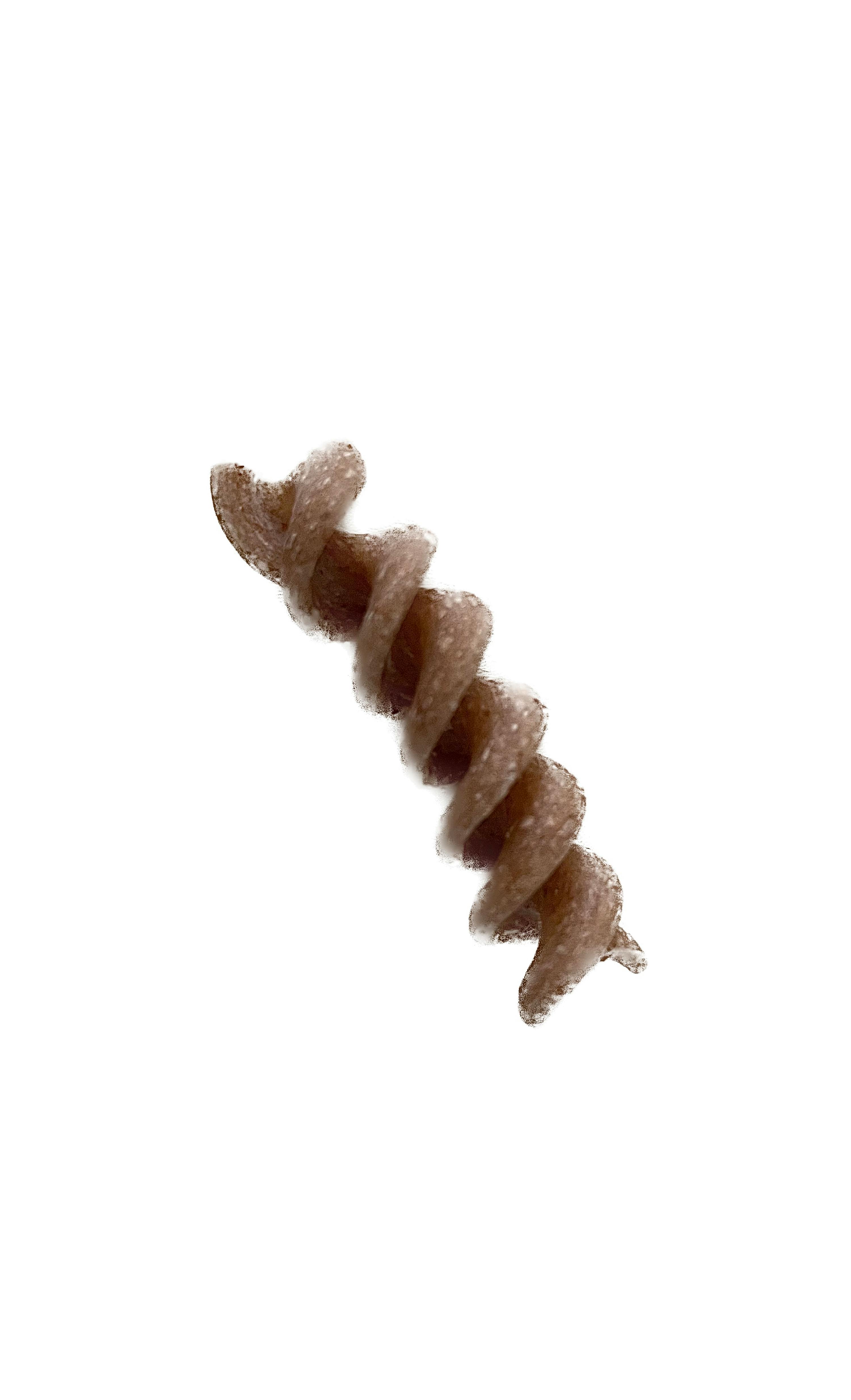 un primo piano di un pezzo di pasta marrone su sfondo bianco