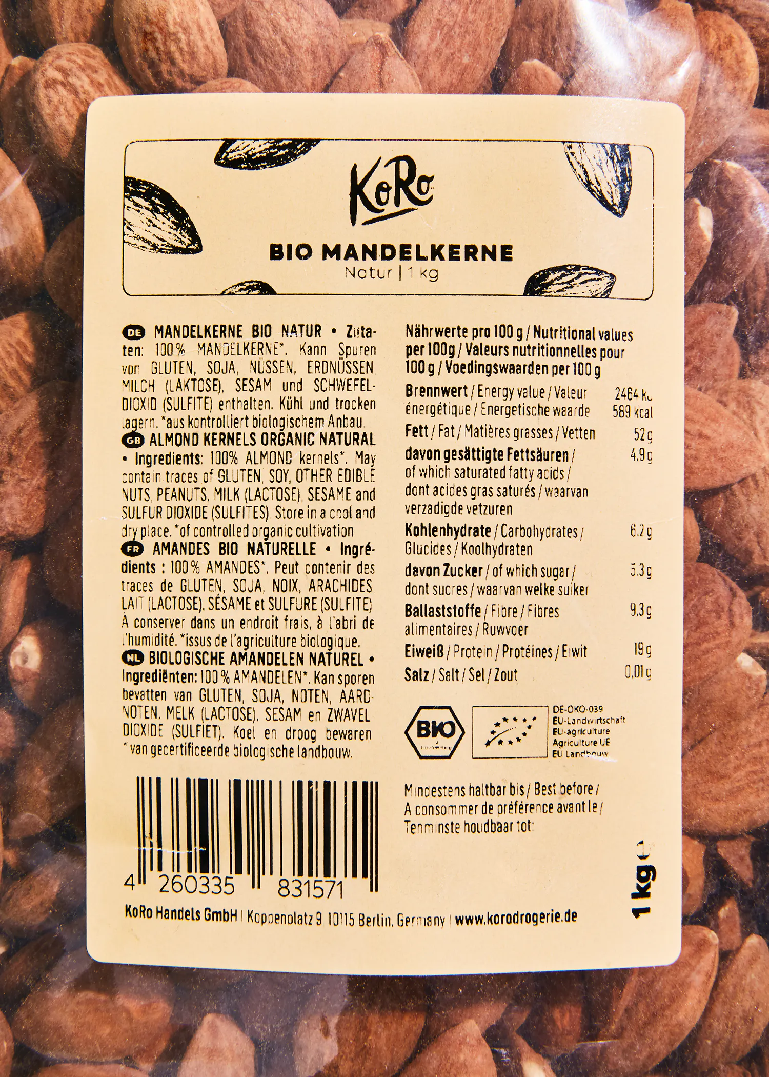 l' étiquette d' un sac de noix d' amandes bio