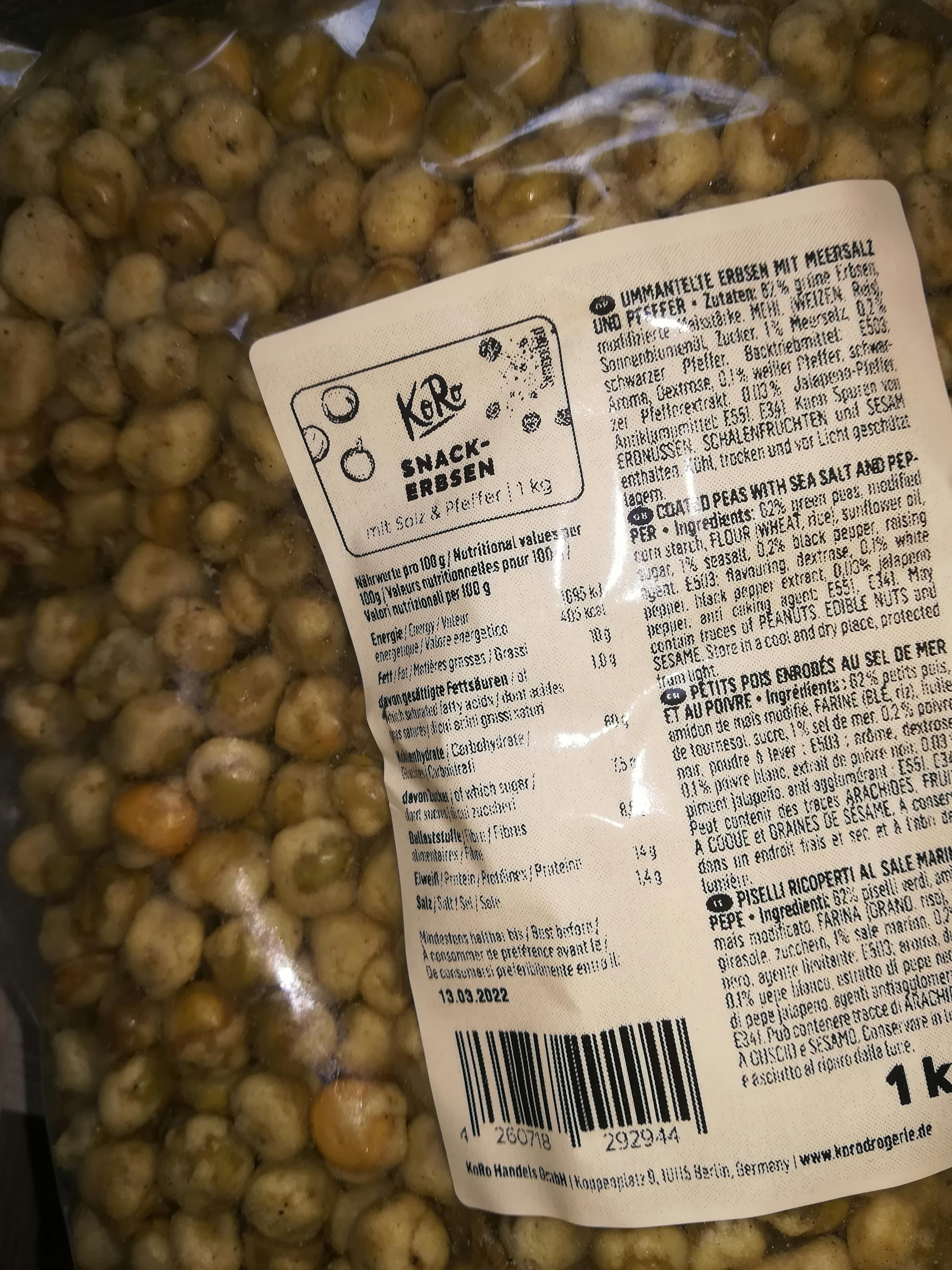 un sac de haricots avec une étiquette à côté d' eux