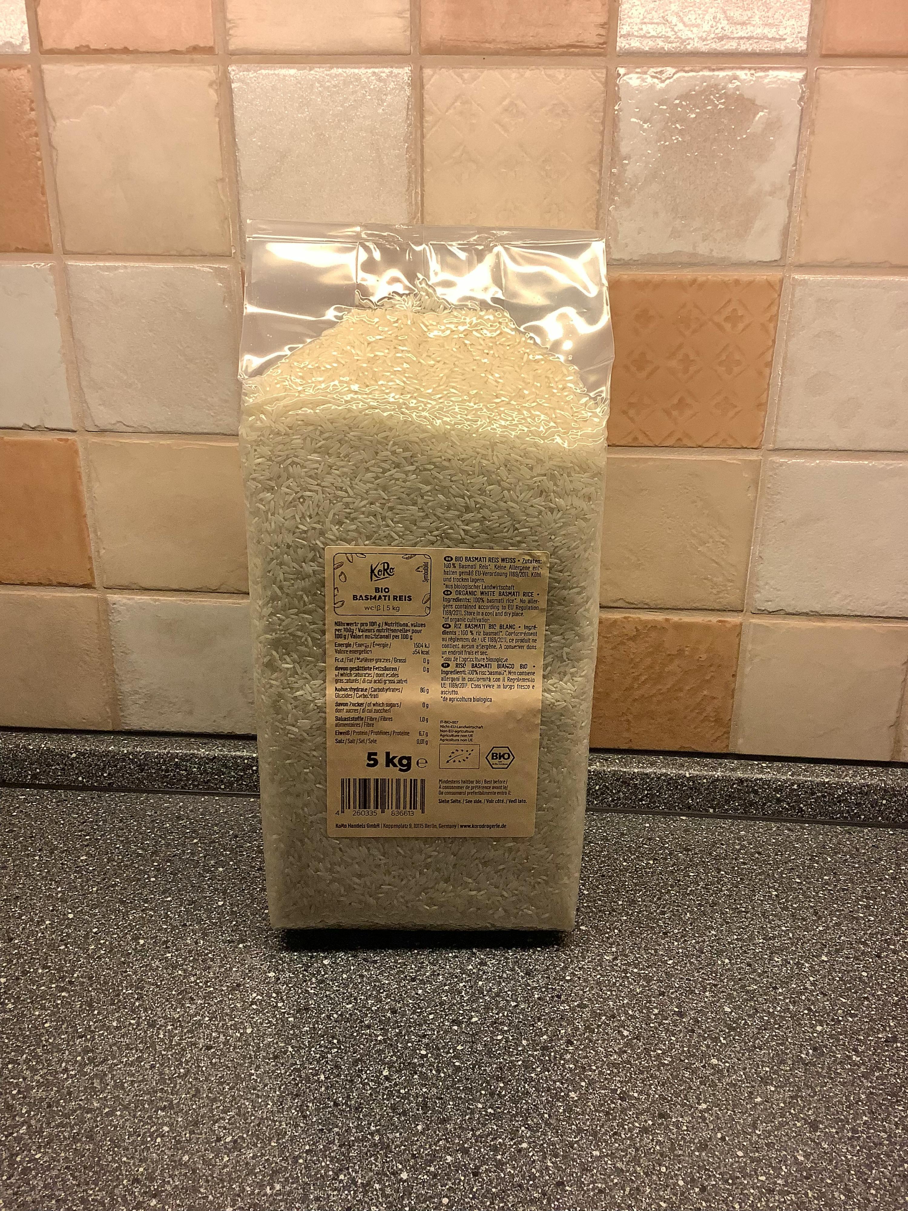 a bag of rice with a label that says 5 kg on it
