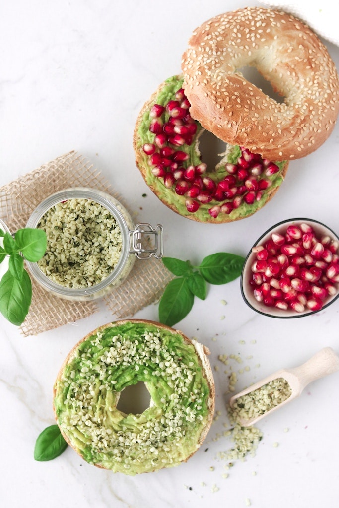 Brotaufstrich mit Avocado &amp; Hanfsamen | KoRo Austria