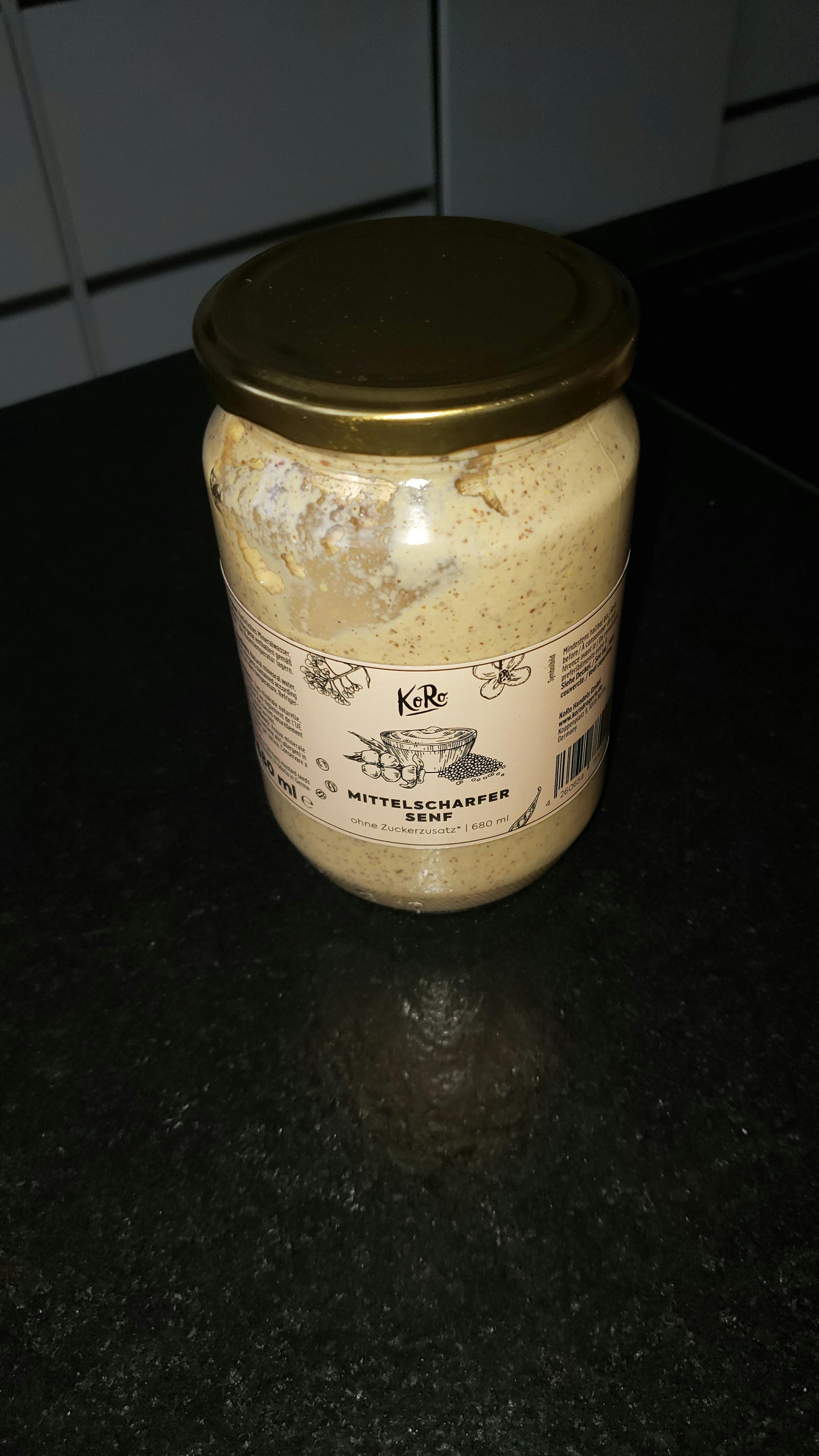 un bocal avec un couvercle et une étiquette écrite en anglais