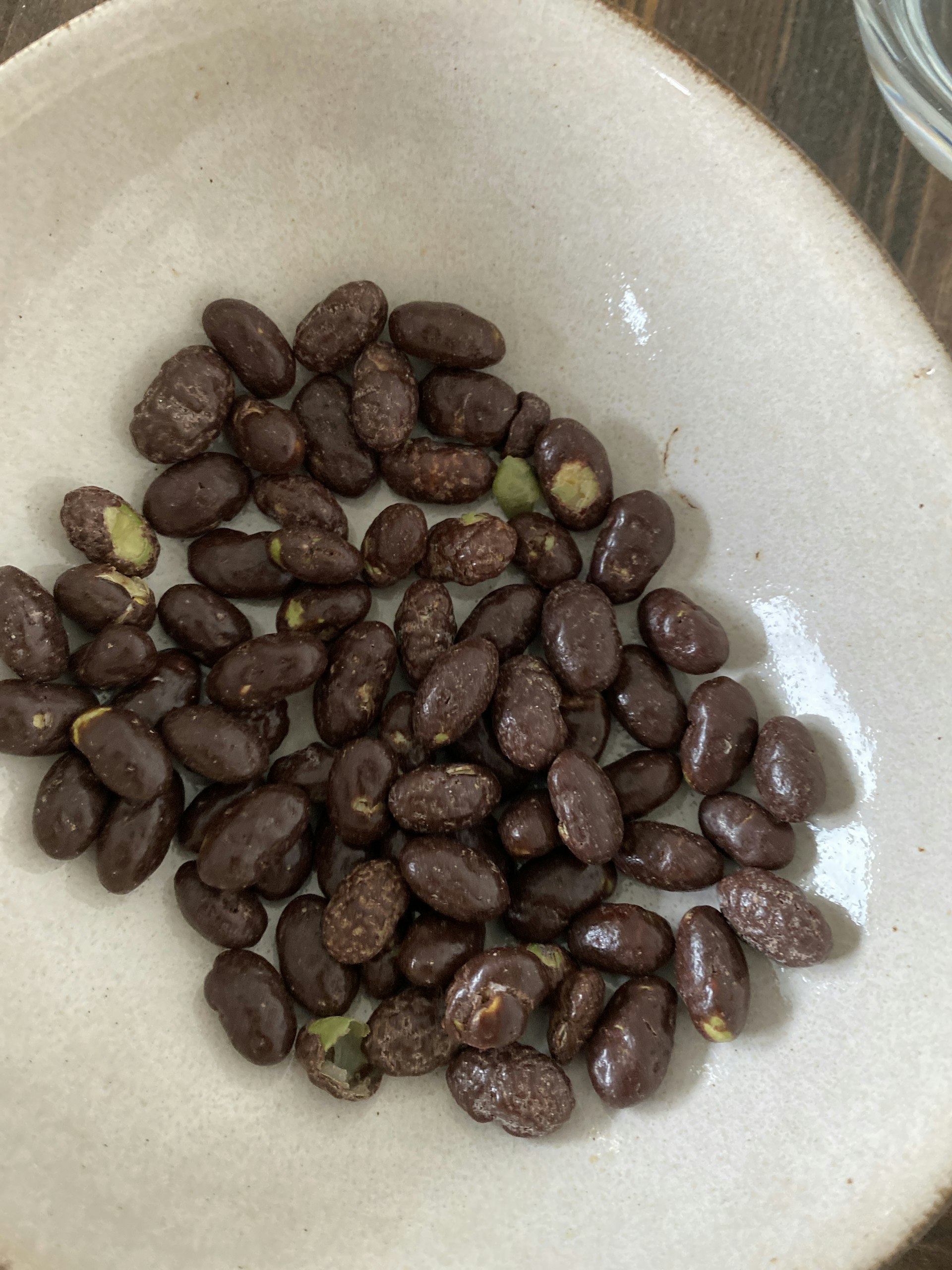 Buy our chocolate covered edamame KoRo Swiss