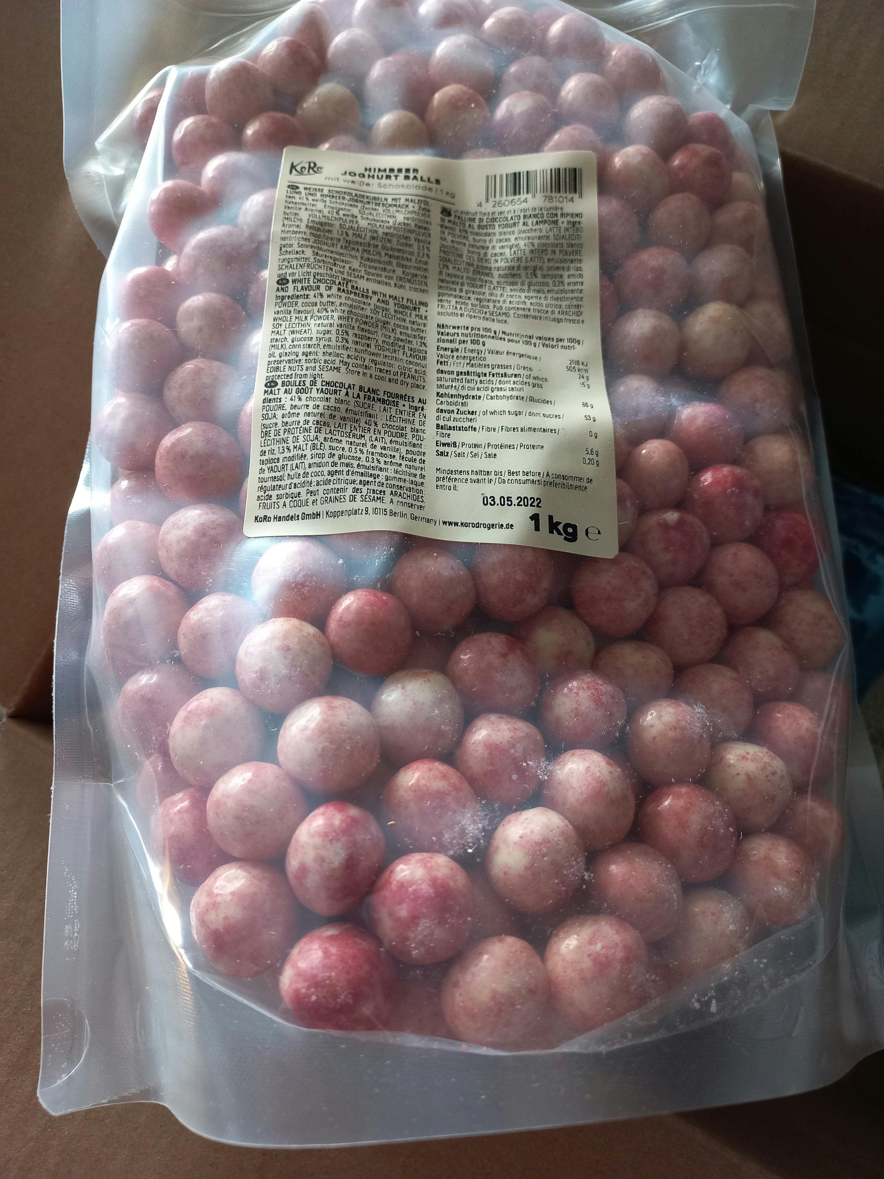 a bag of candy with a label that says 1 kg