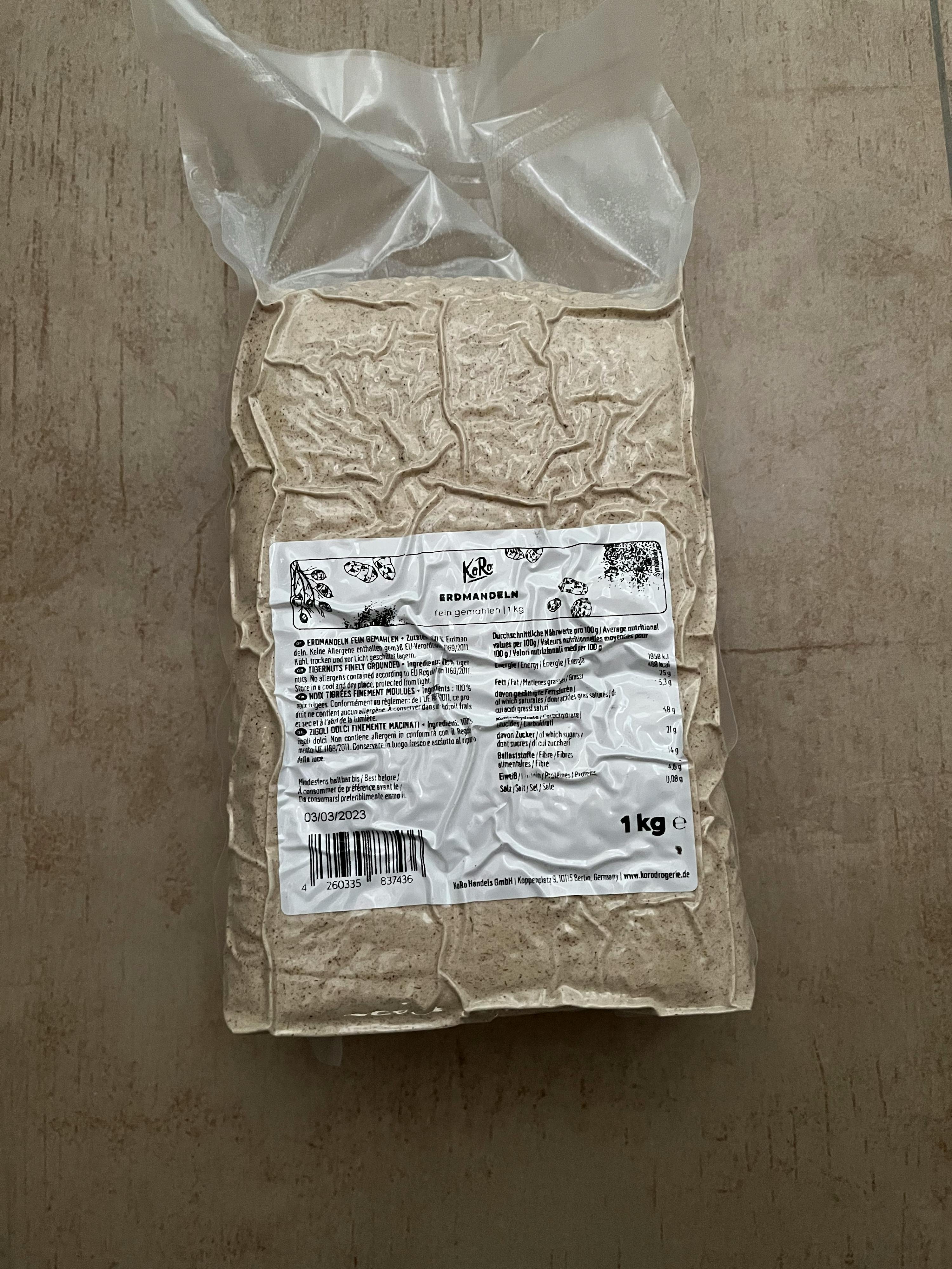 un sac en plastique avec une étiquette de 1 kg sur le dessus