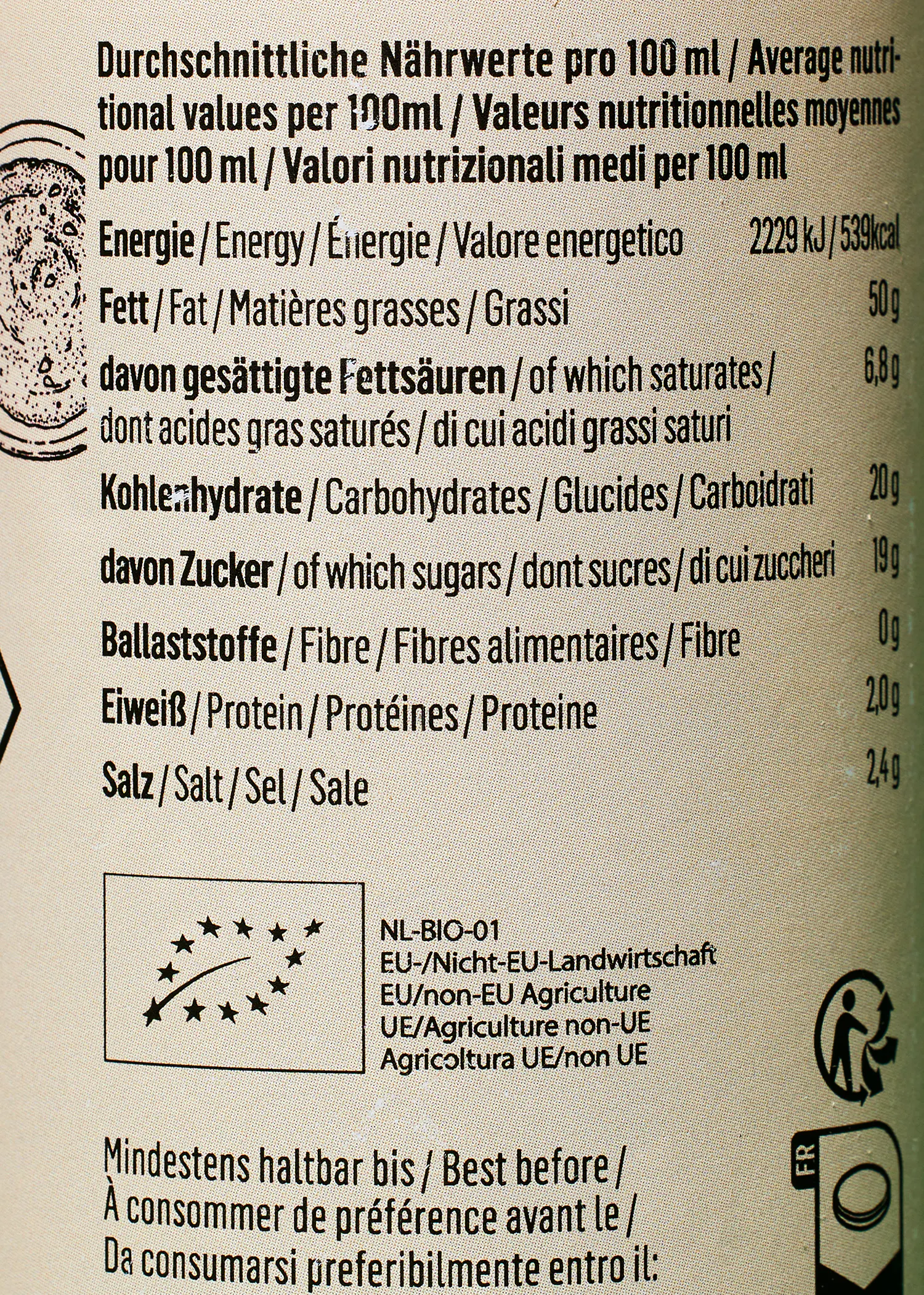 la etiqueta de la botella muestra los valores nutricionales por 100 ml
