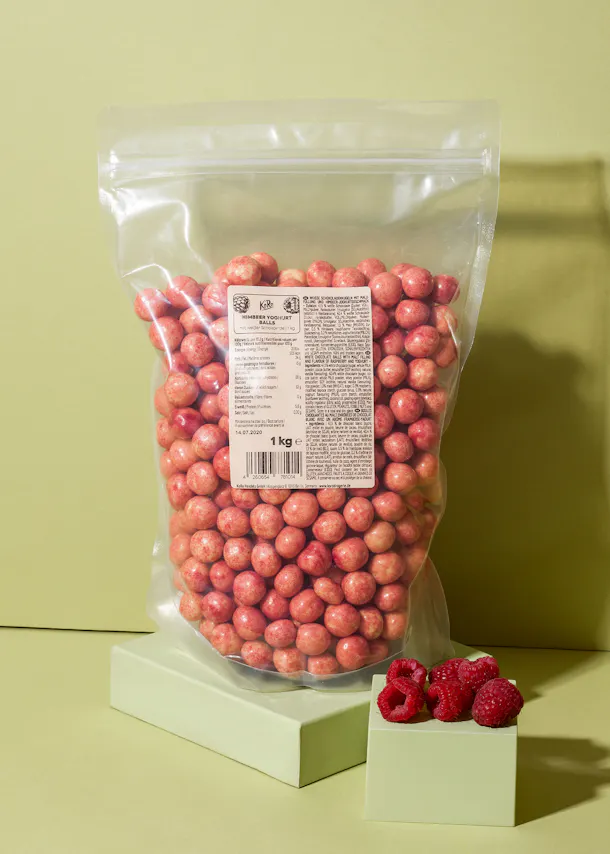 a bag of nuts with a label that says 1 kg on it